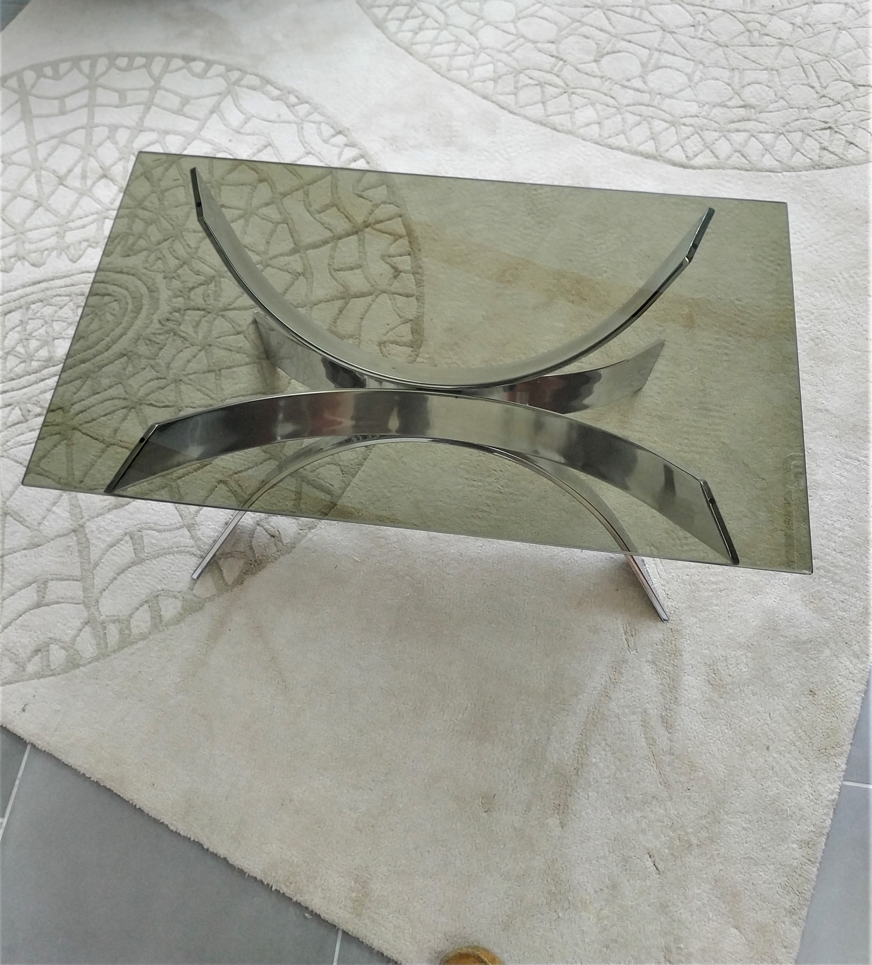 A chrome-shaped table and a 70s glass tray