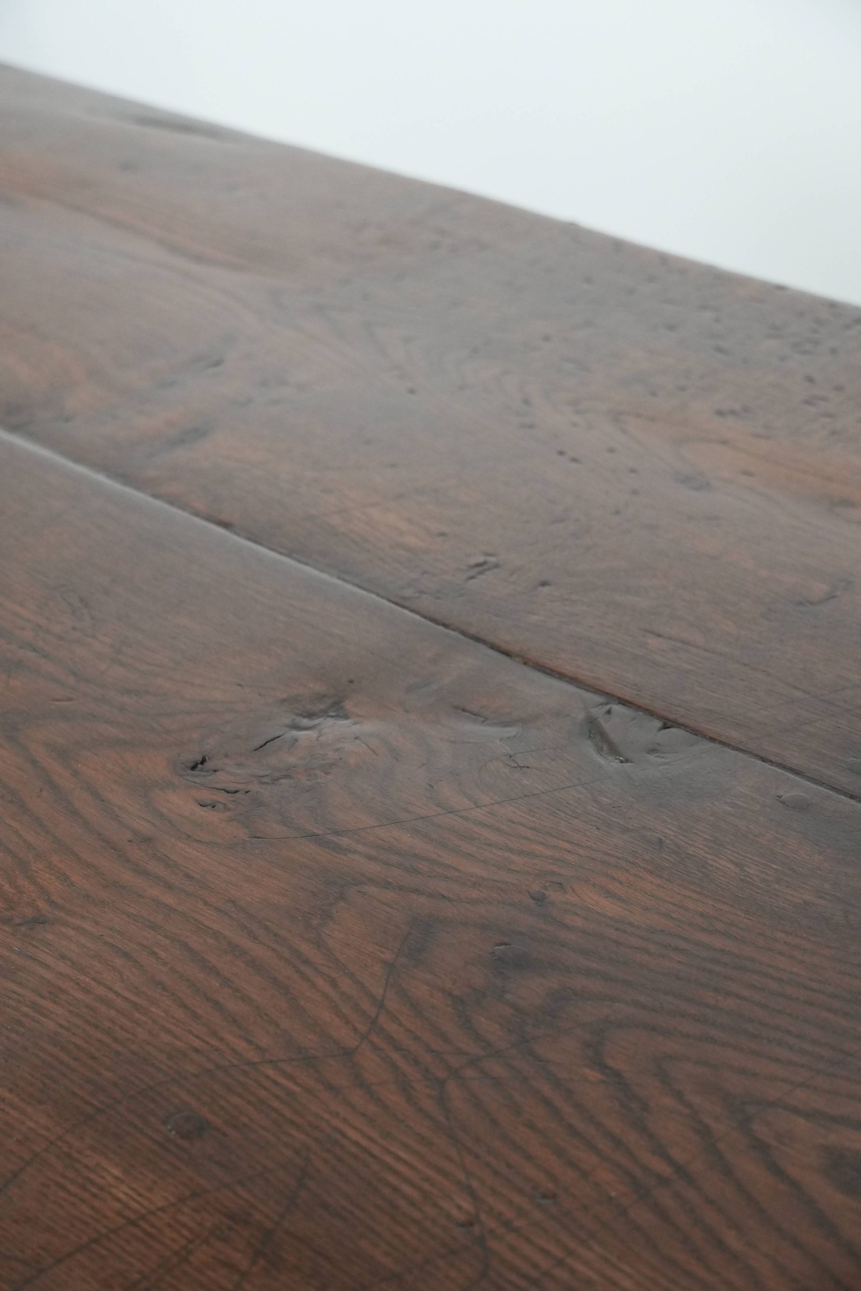 Antique English oak dining table from the 18th century for 4 to 6 people