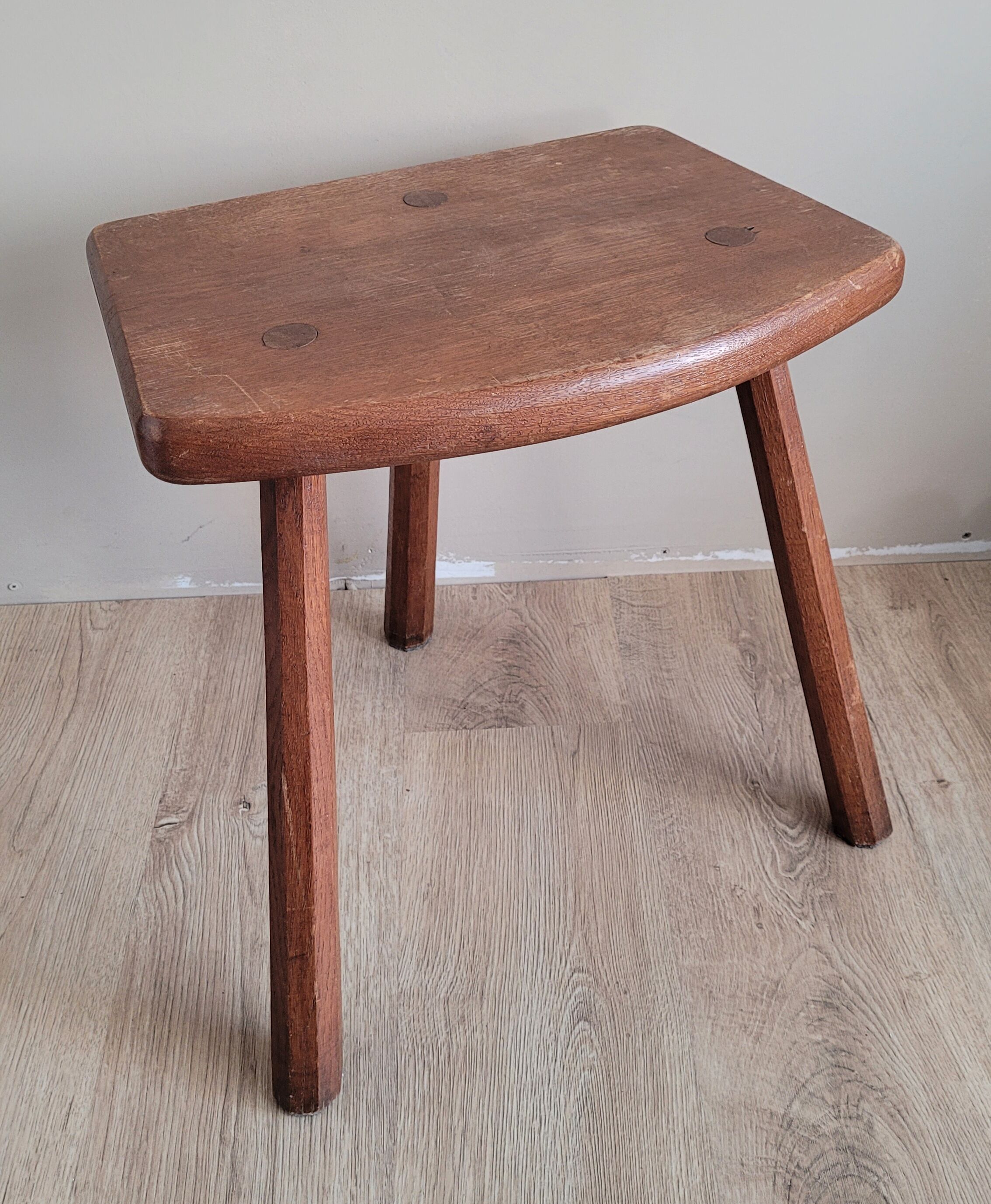 Tripod stool cowbird half round