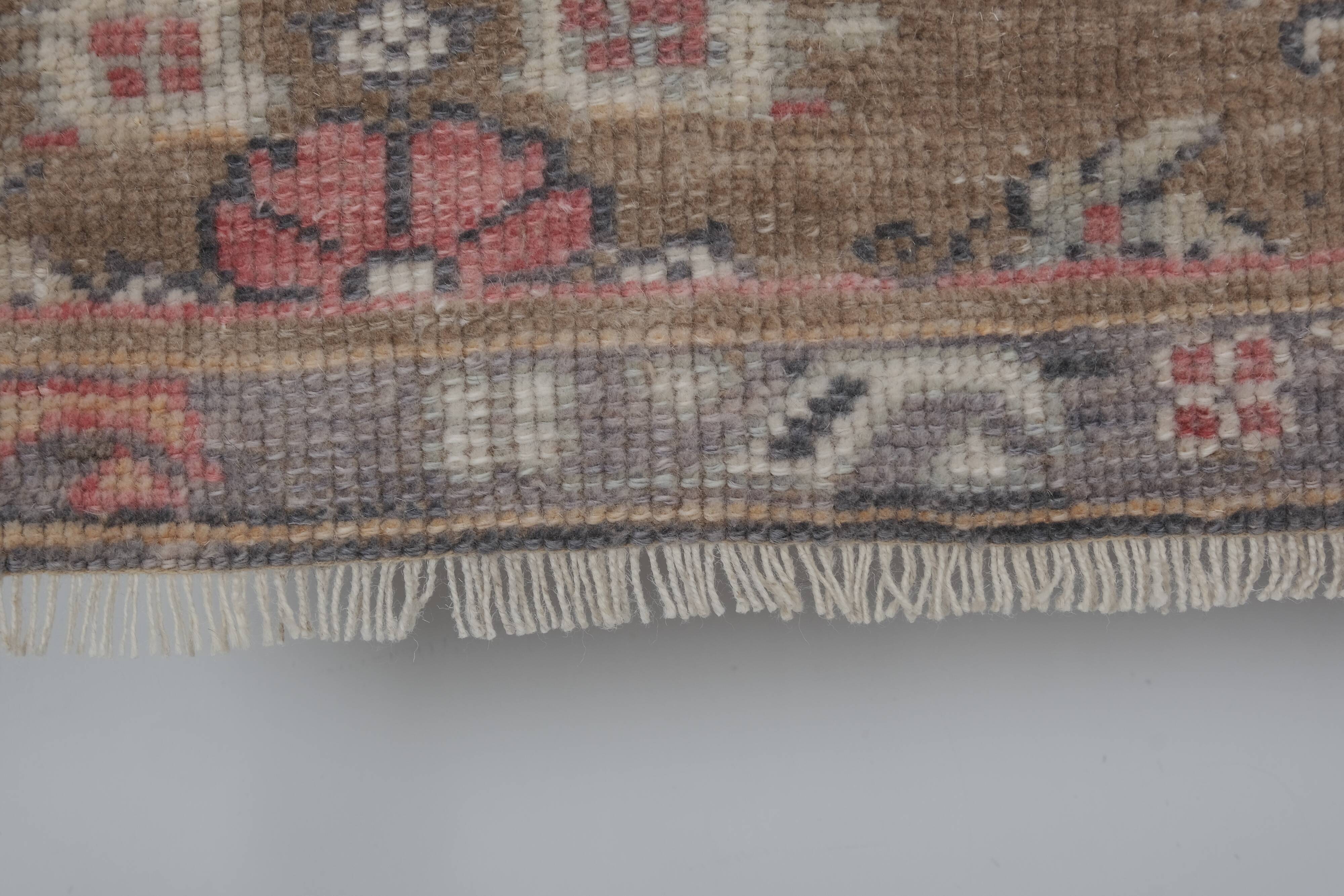 Vintage Turkish rug from Oushak, hand-woven 108x177 cm