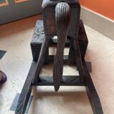Cheval à bascule en bois sculpté ancien