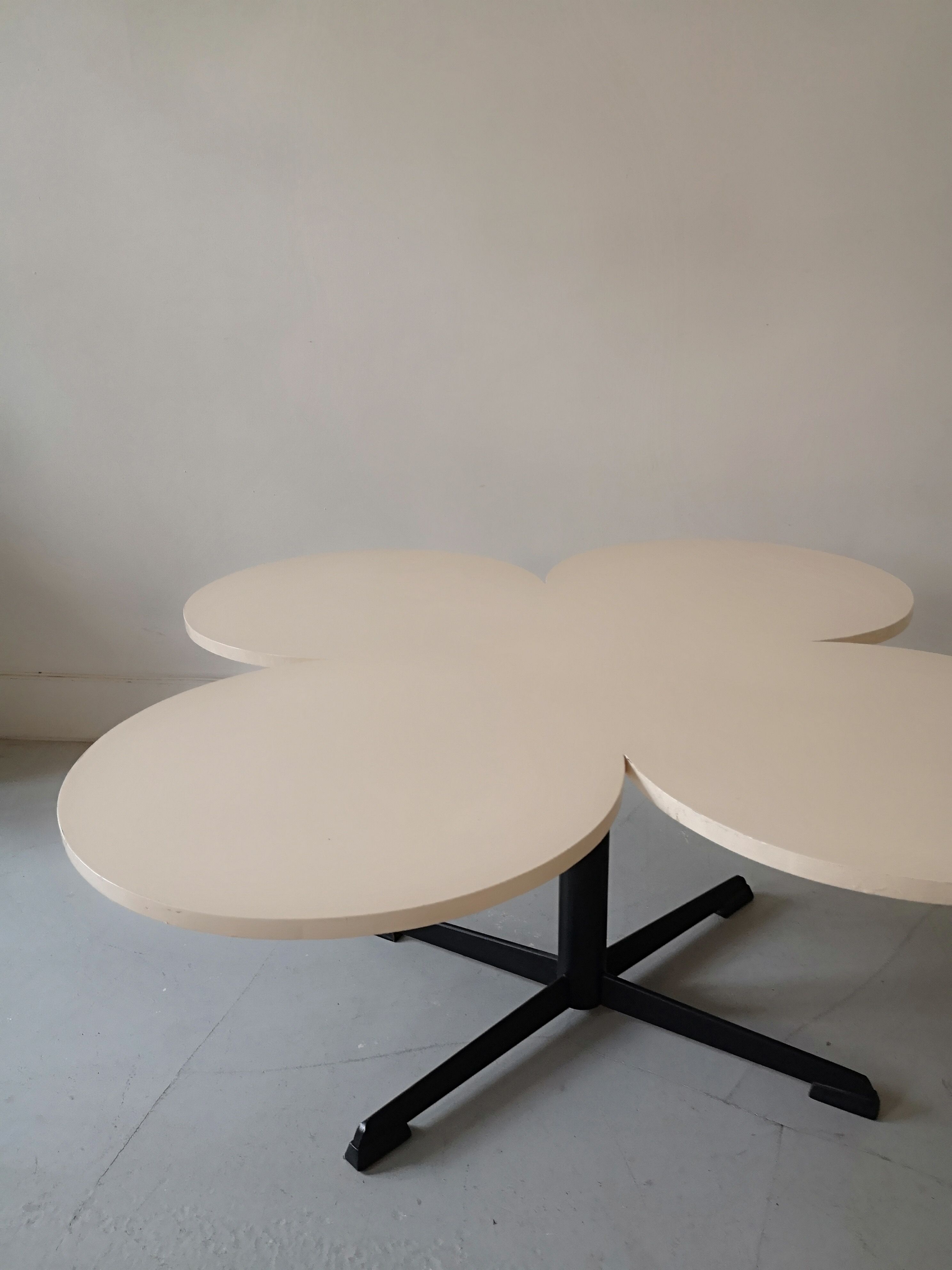 Table basse design le cloud, 1970