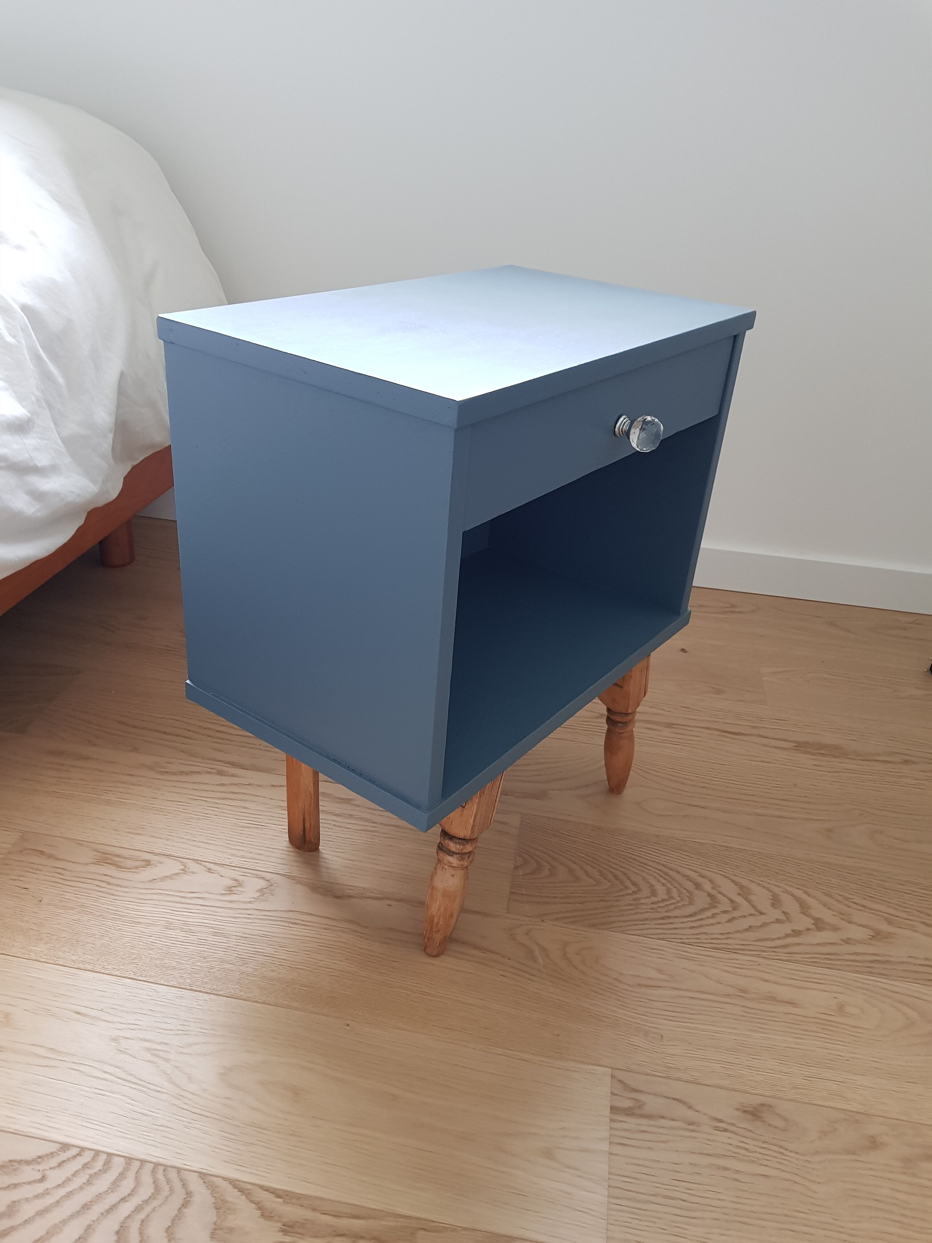 Vintage bedside table - turned wooden compass legs