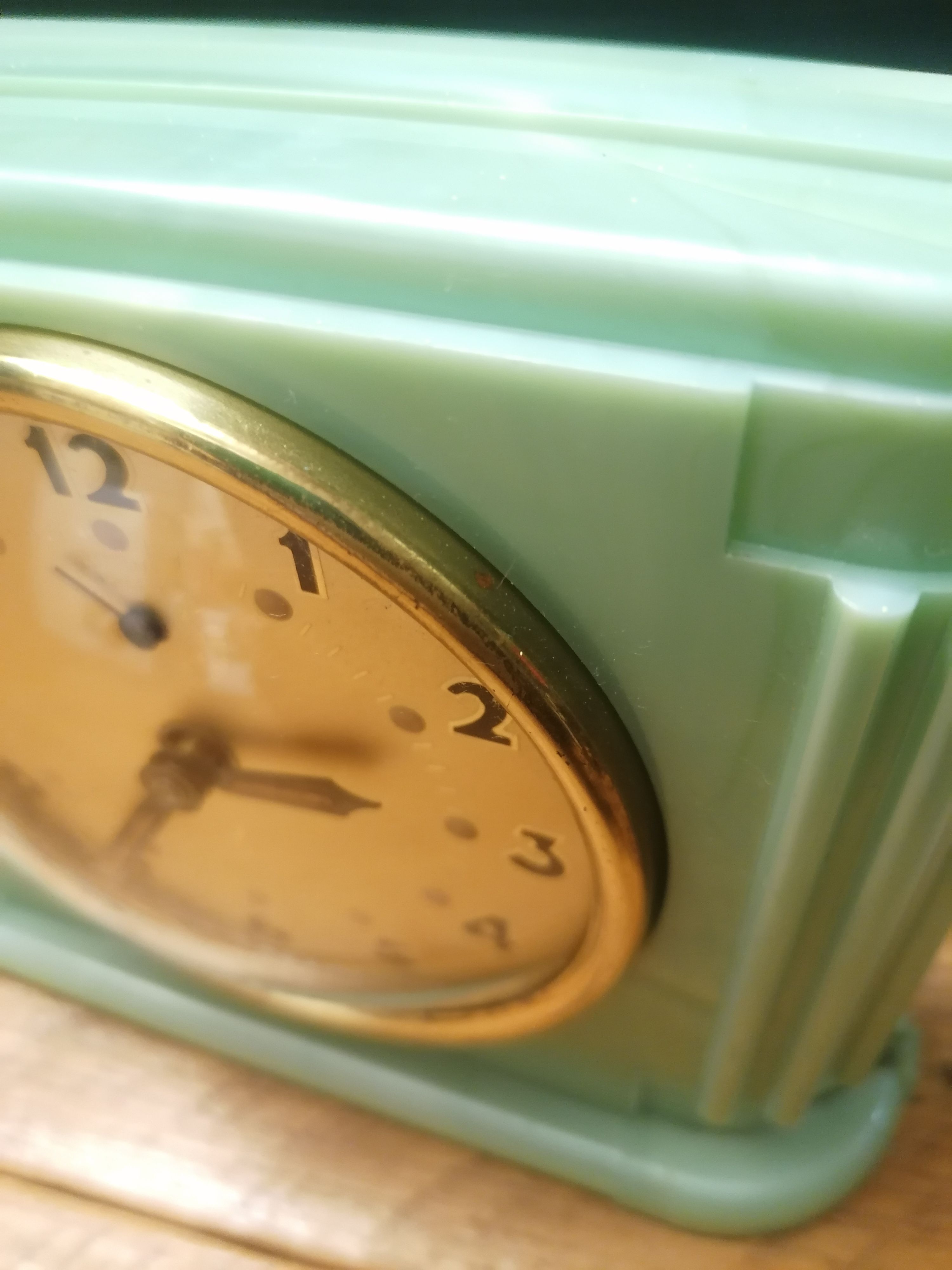 JAZ Pendulette / Mechanical Awakening - Art Deco Style - Mint Color - 1950s