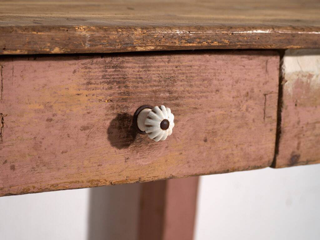 Table de cuisine ancienne en bois de pin – Europe centrale, vers 1900