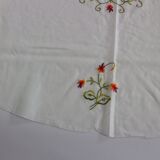 Nappe ronde brodée de fleurs colorées avec 8 serviettes