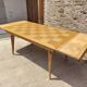 Table en placage chêne damier pied en épingle des année 70