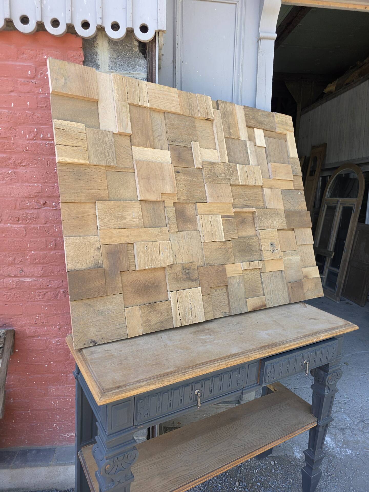 Decorative wall panel in solid oak
