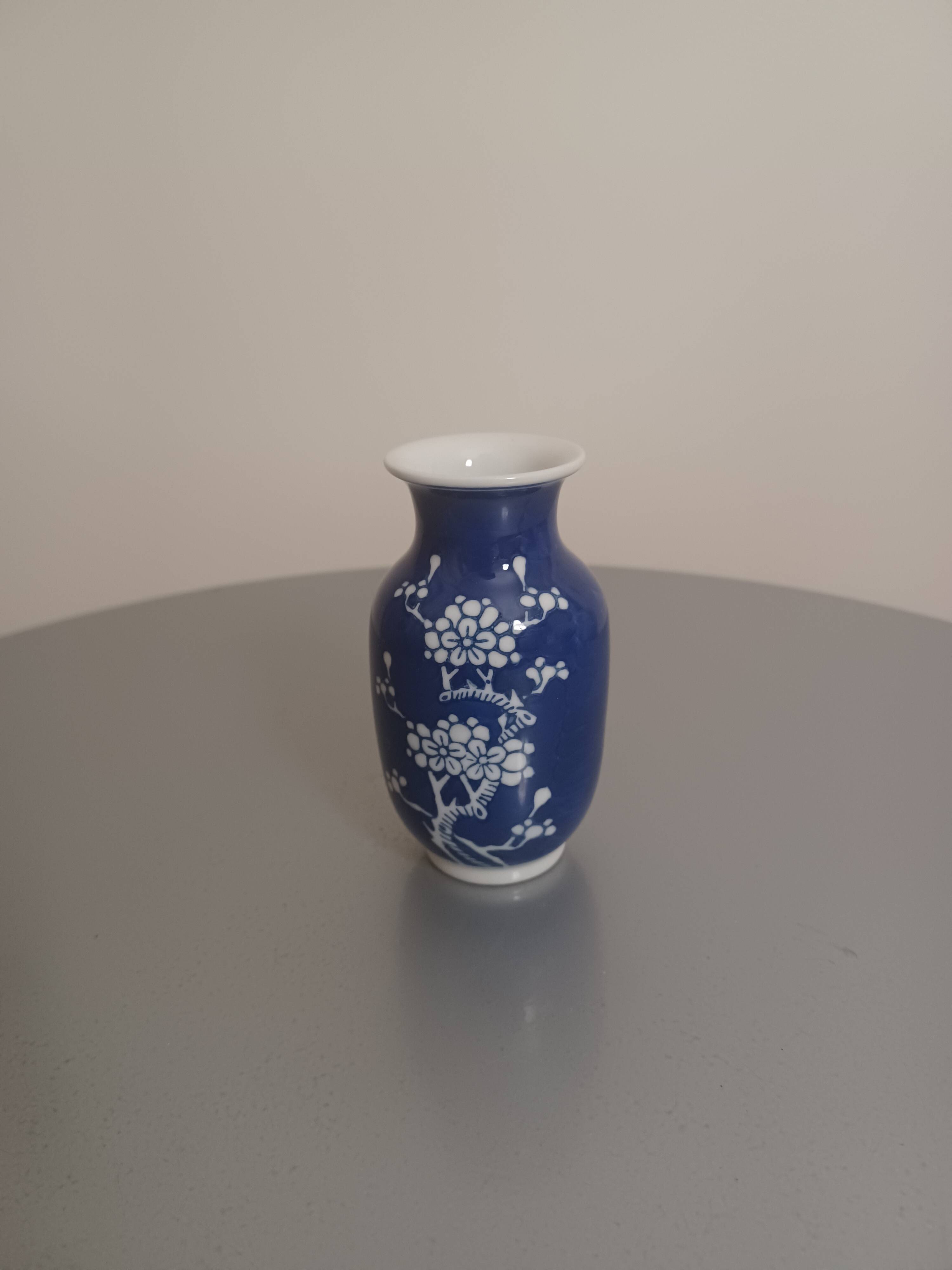 Small antique Chinese vase reproduction Chinese Qing Dynasty circa 1968