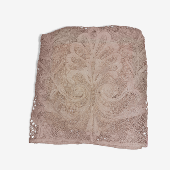 Ancient table path, or other lace with a thick and scruped croche.