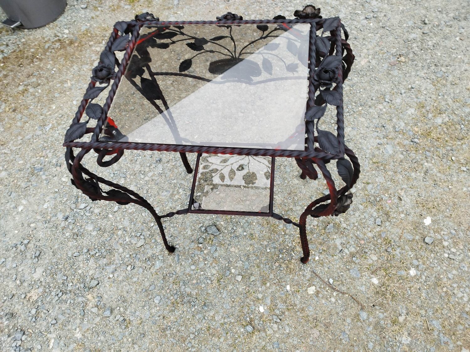 Table guéridon console sellette en fer forgé à décor de rose verre