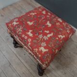 Pouf style Louis XIII