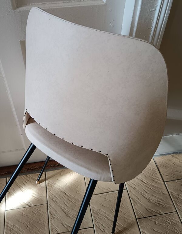 Chaise tonneau vintage 1950