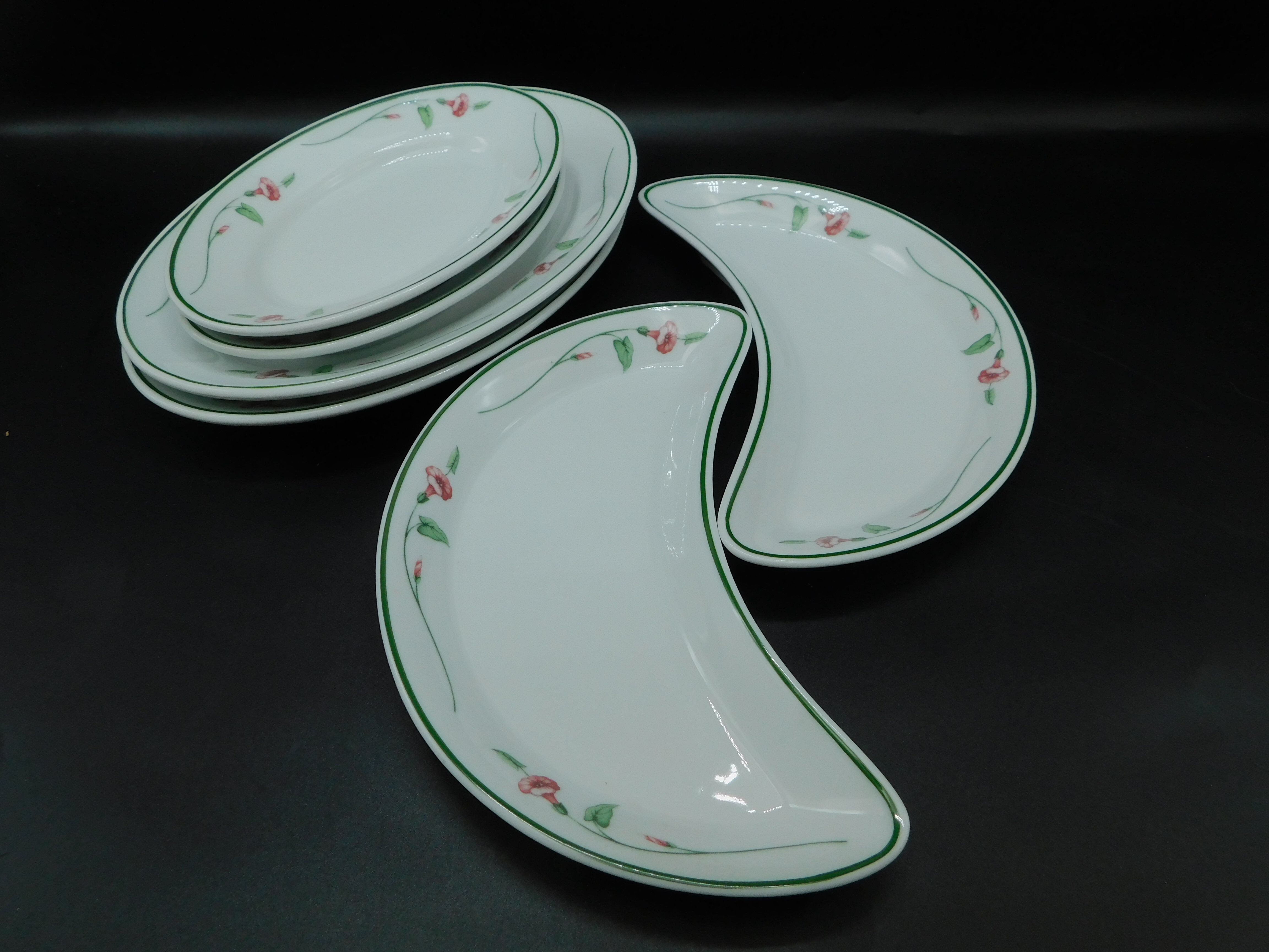 6 Pillivuyt serving dishes decorated with Liserons