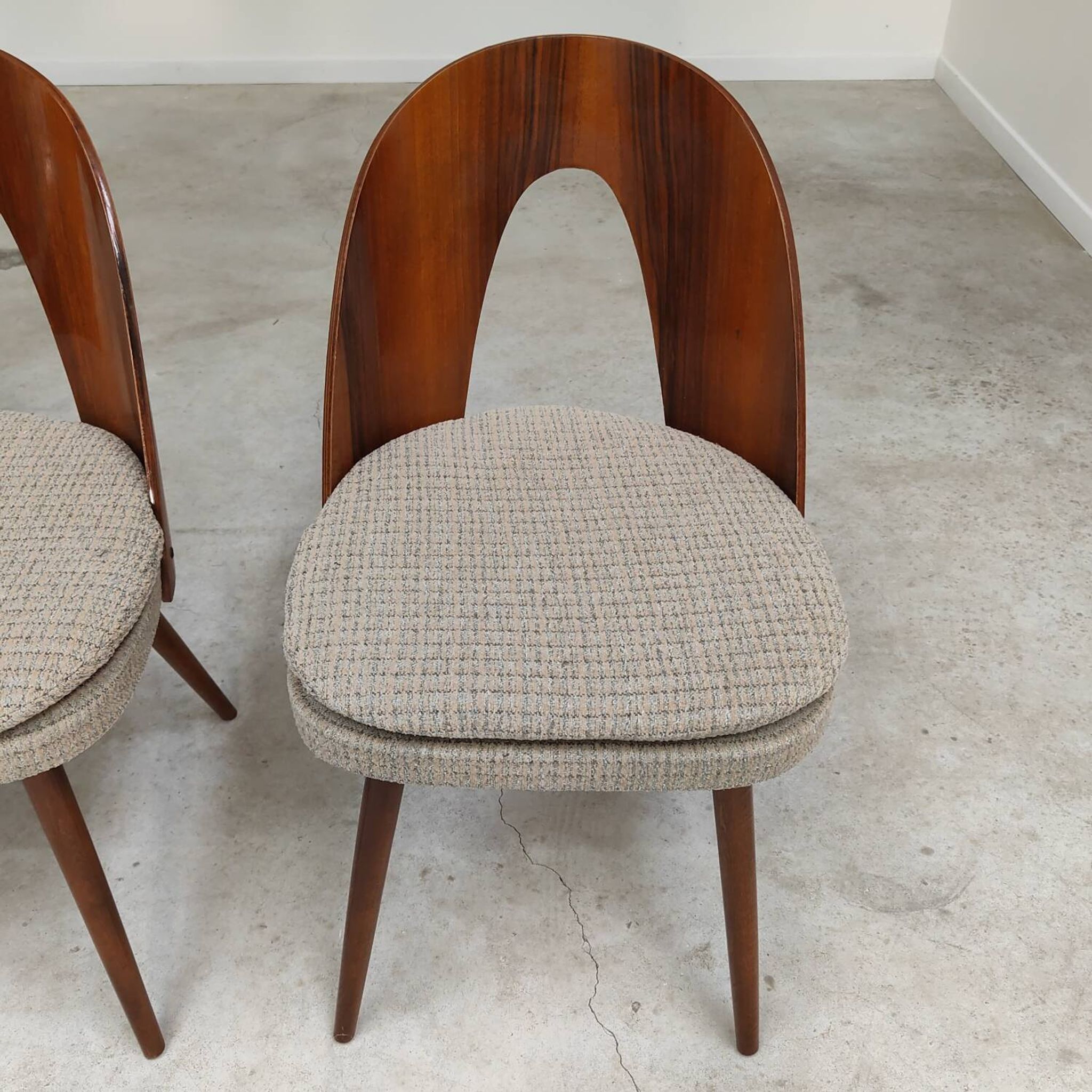 Set of 4 chairs by Antonin Suman for Tatra Nabytok 1960