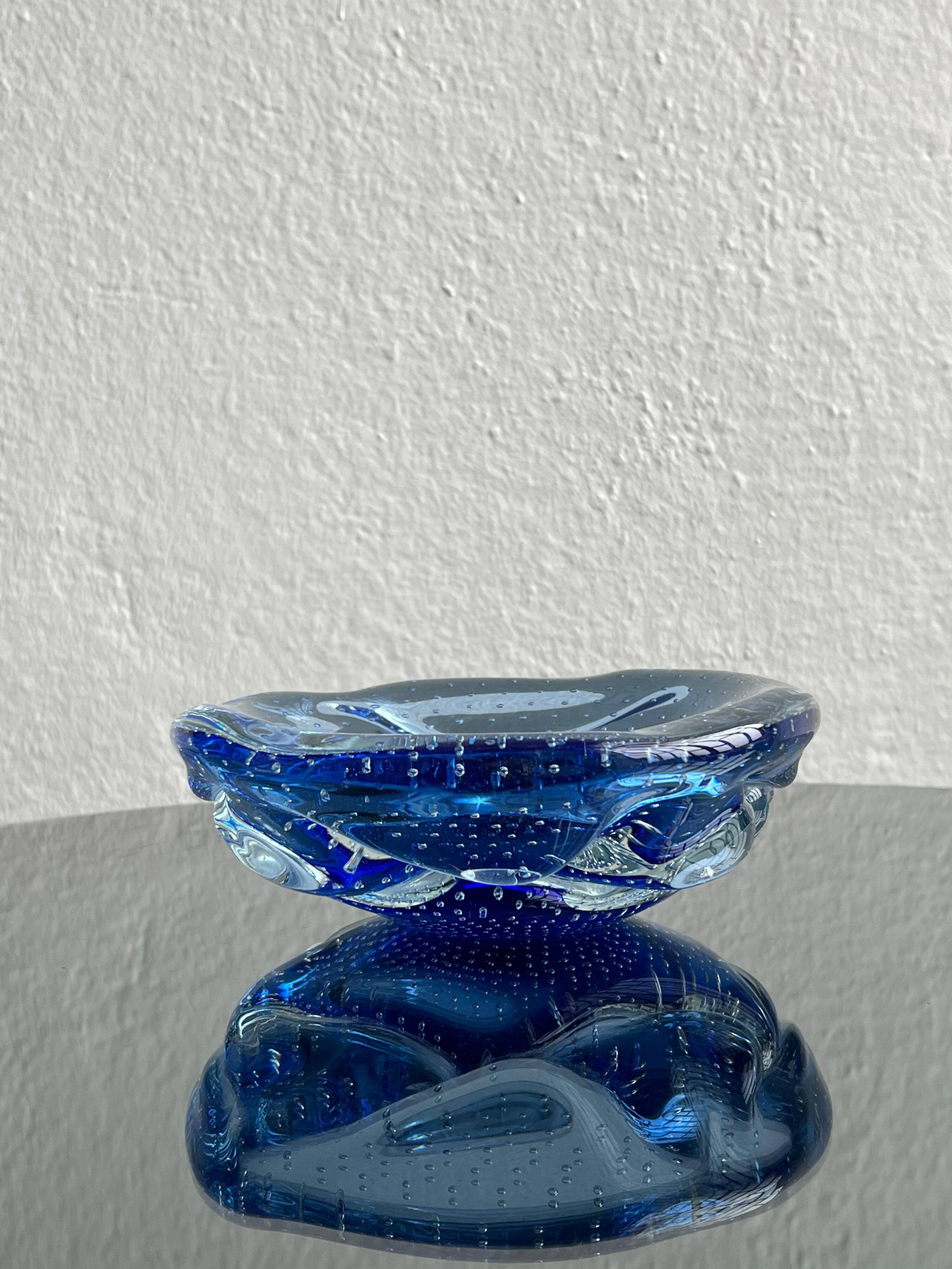 Bol décoratif en verre de Murano "Bullicante" bleu, objet de collection vintage