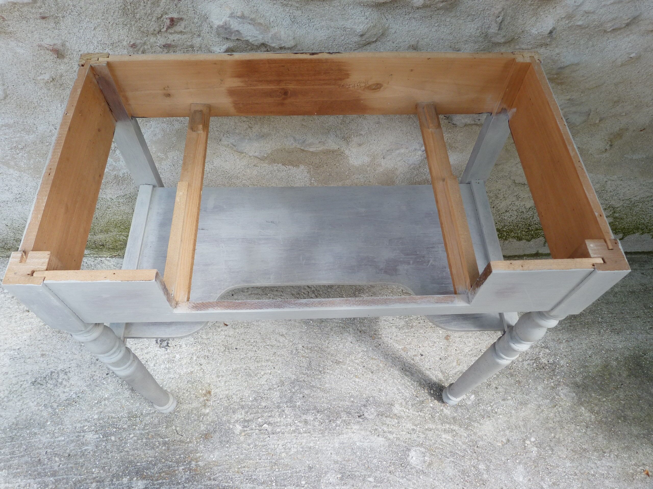 Meuble de toilette patiné