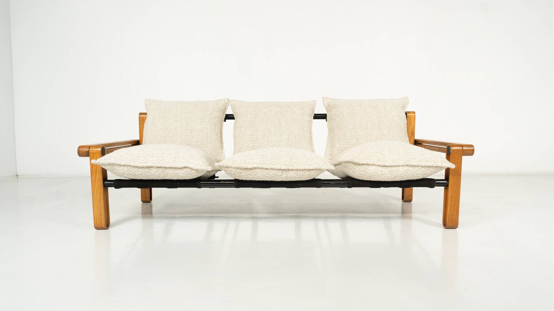 Canapé trois places moderne du milieu du siècle, années 1960 - Nouveau revêtement