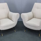 Paire de fauteuils bouclés italiens du milieu du siècle, pieds en fer et laiton, années 1950