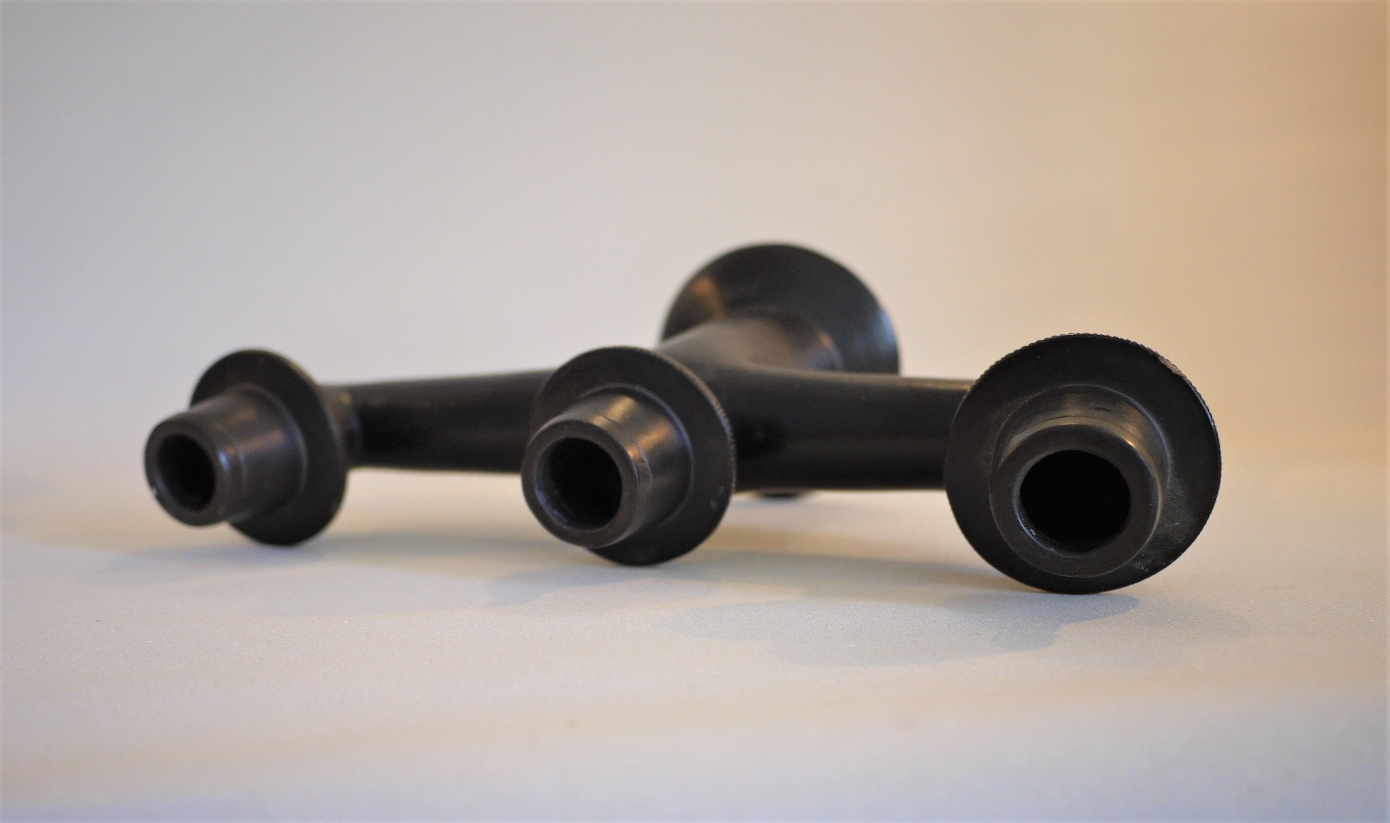 3-branch black candlestick