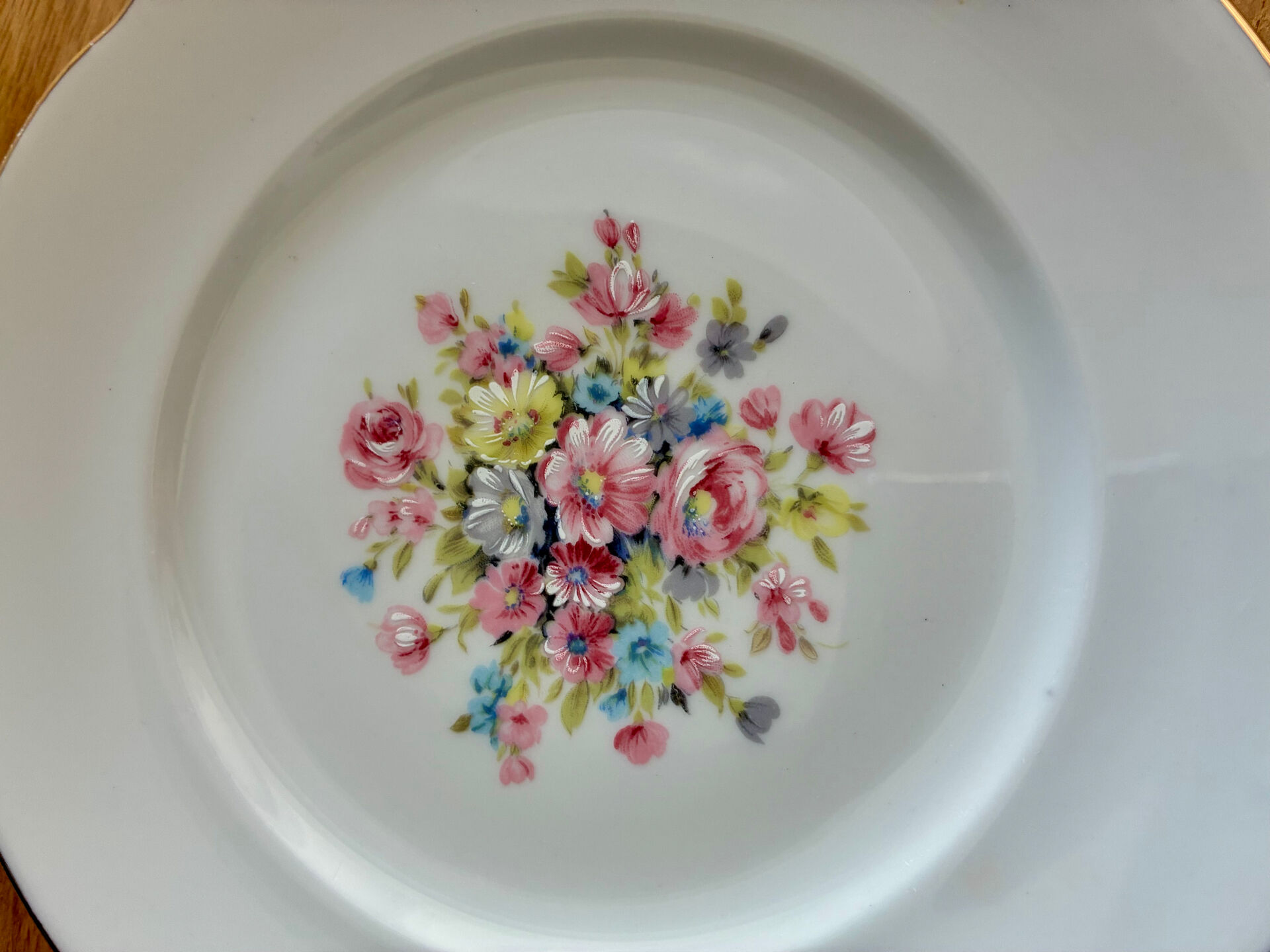 Complete 36-piece vintage porcelain table service - As new condition