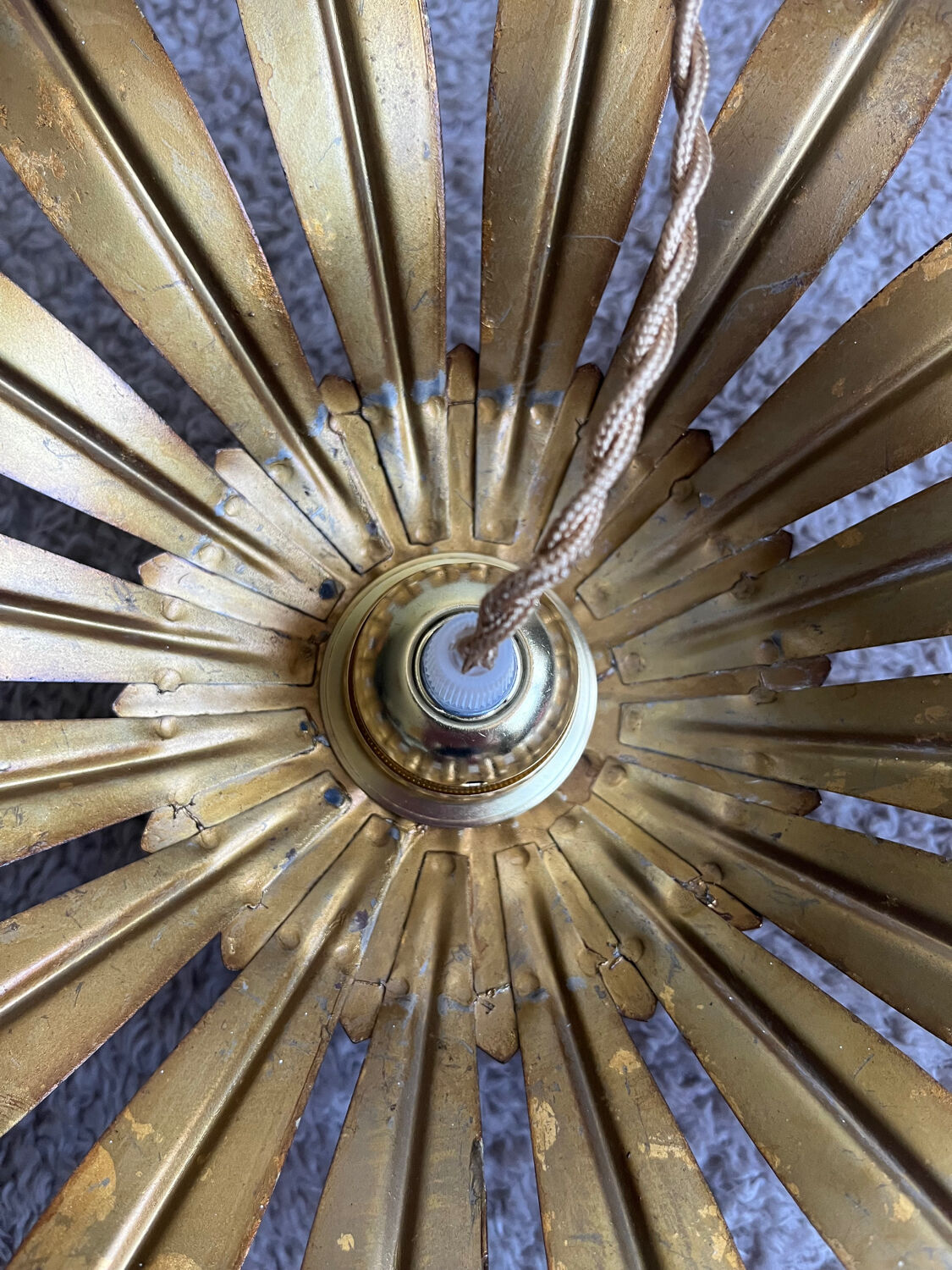 Ceiling lamp pendant in aged gilded metal palm leaf