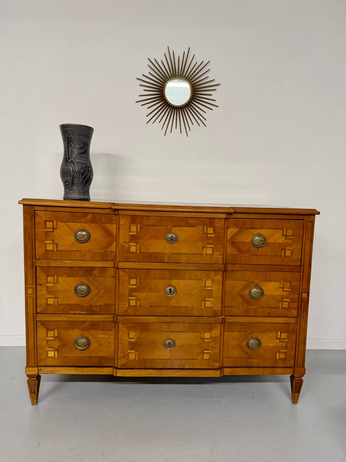 Antique marquetry chest of drawers from the transition period at the end of the 18th century, with 3 wooden drawers.