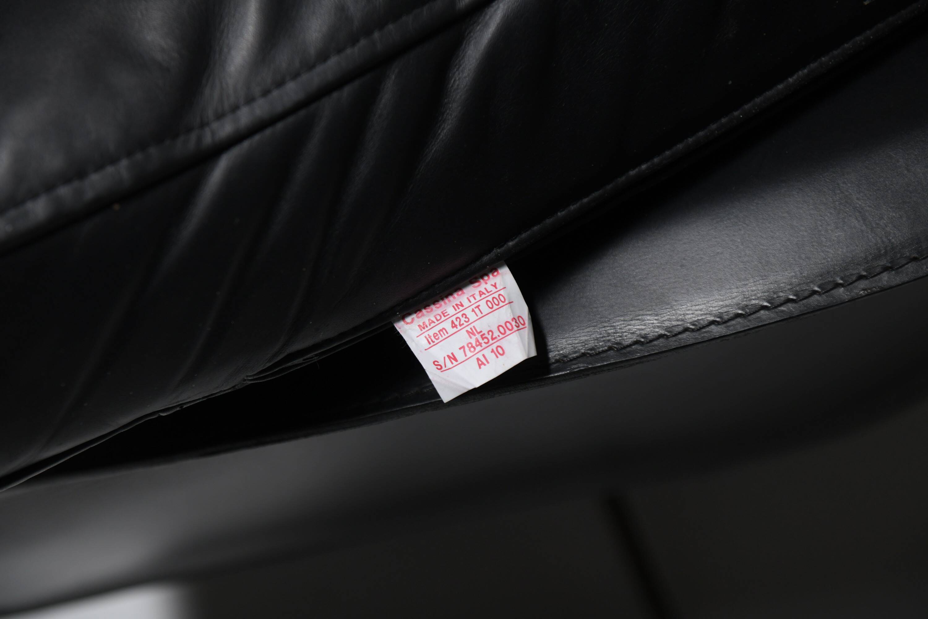 Black leather Cab 423 by Mario Bellini for Cassina