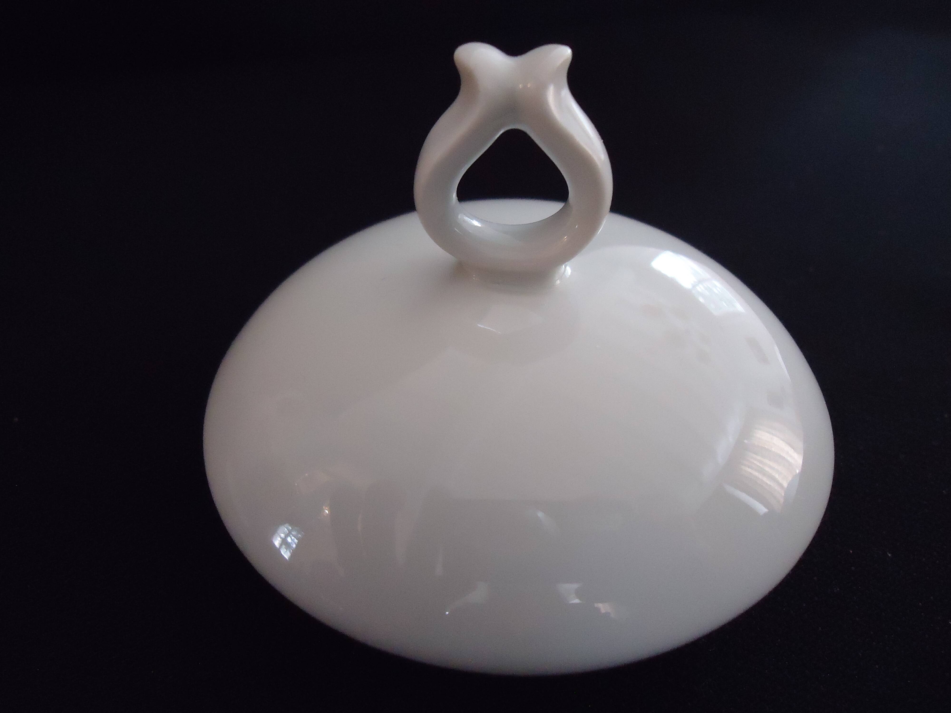 Pouring coffee pot, made of Limoges porcelain, Goumot Labesse (A565)