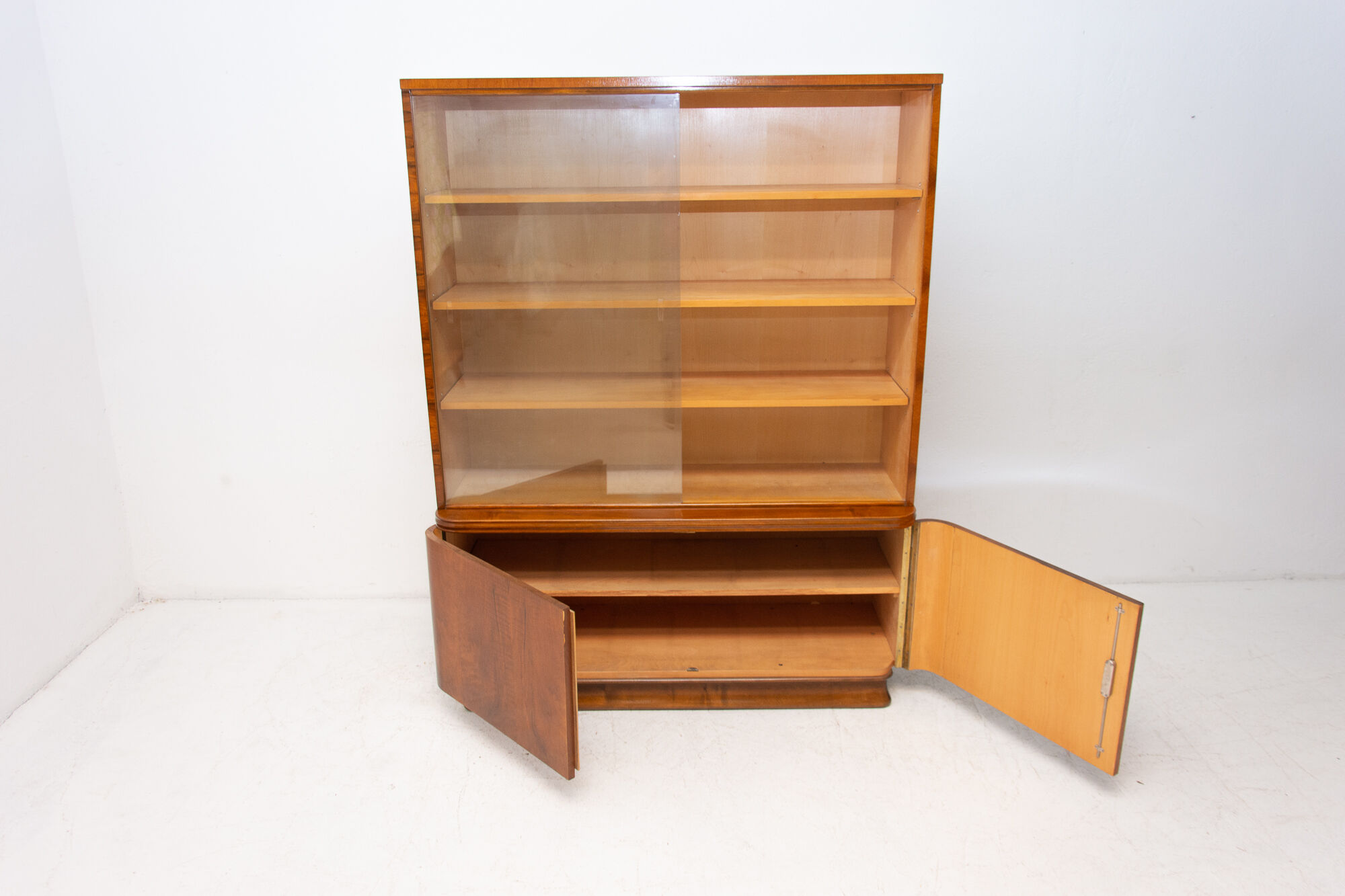 Bibliothèque vintage en noyer, années 1960, Tchécoslovaquie