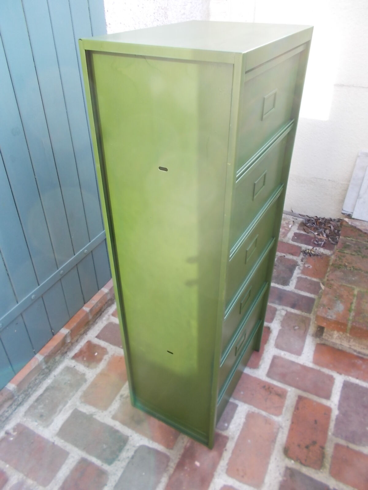 Valve steel furniture