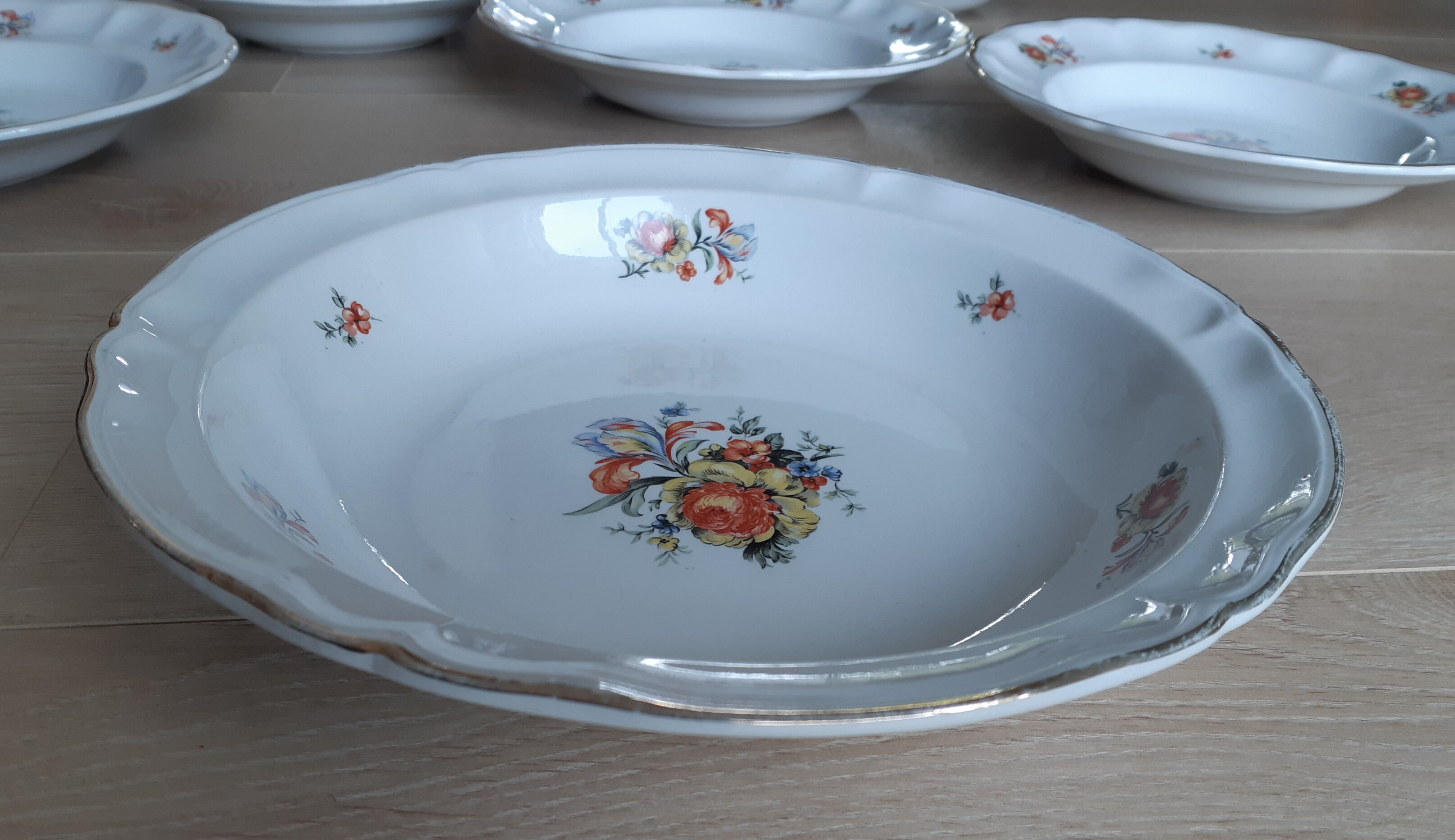 5 assiettes creuses et 1 plat en faience de Lunéville KG Marie-Thérèse