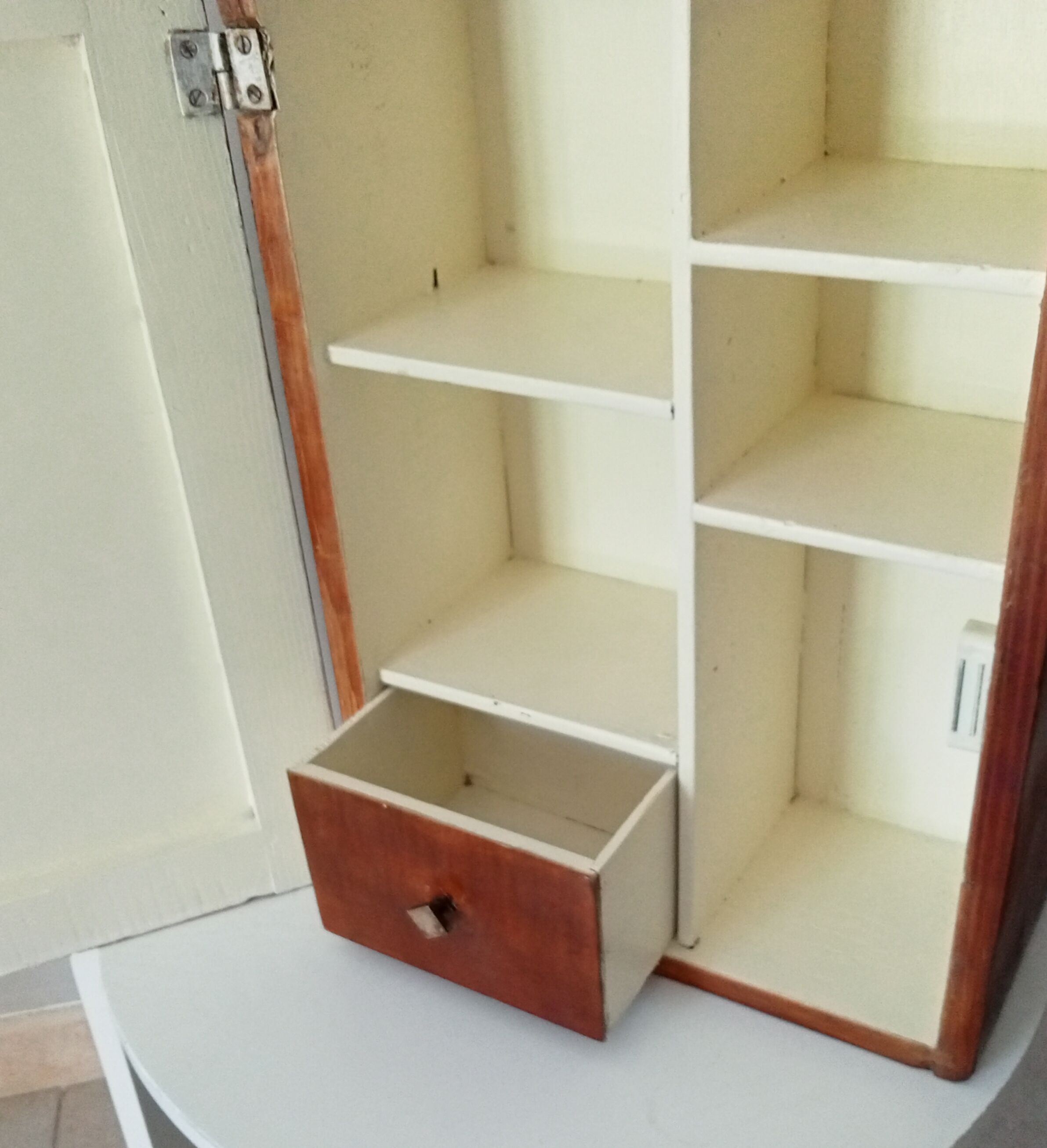Medicine cabinet 50/60 years