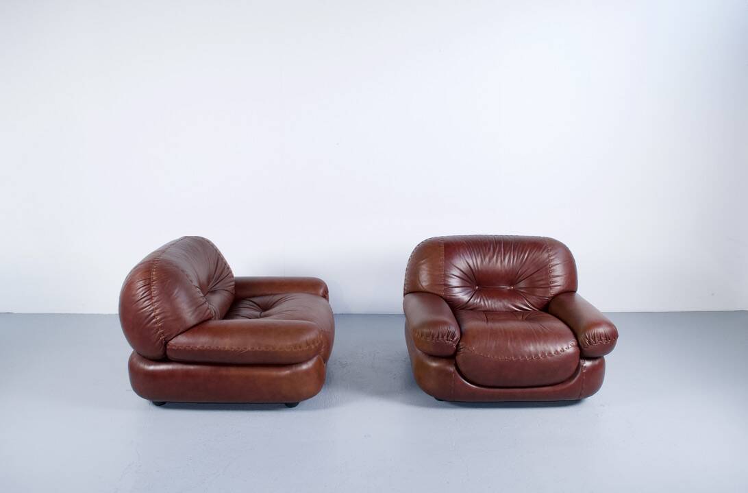 Pair of Sapporo leather armchairs from the 1970s, by Mobil Girgi.