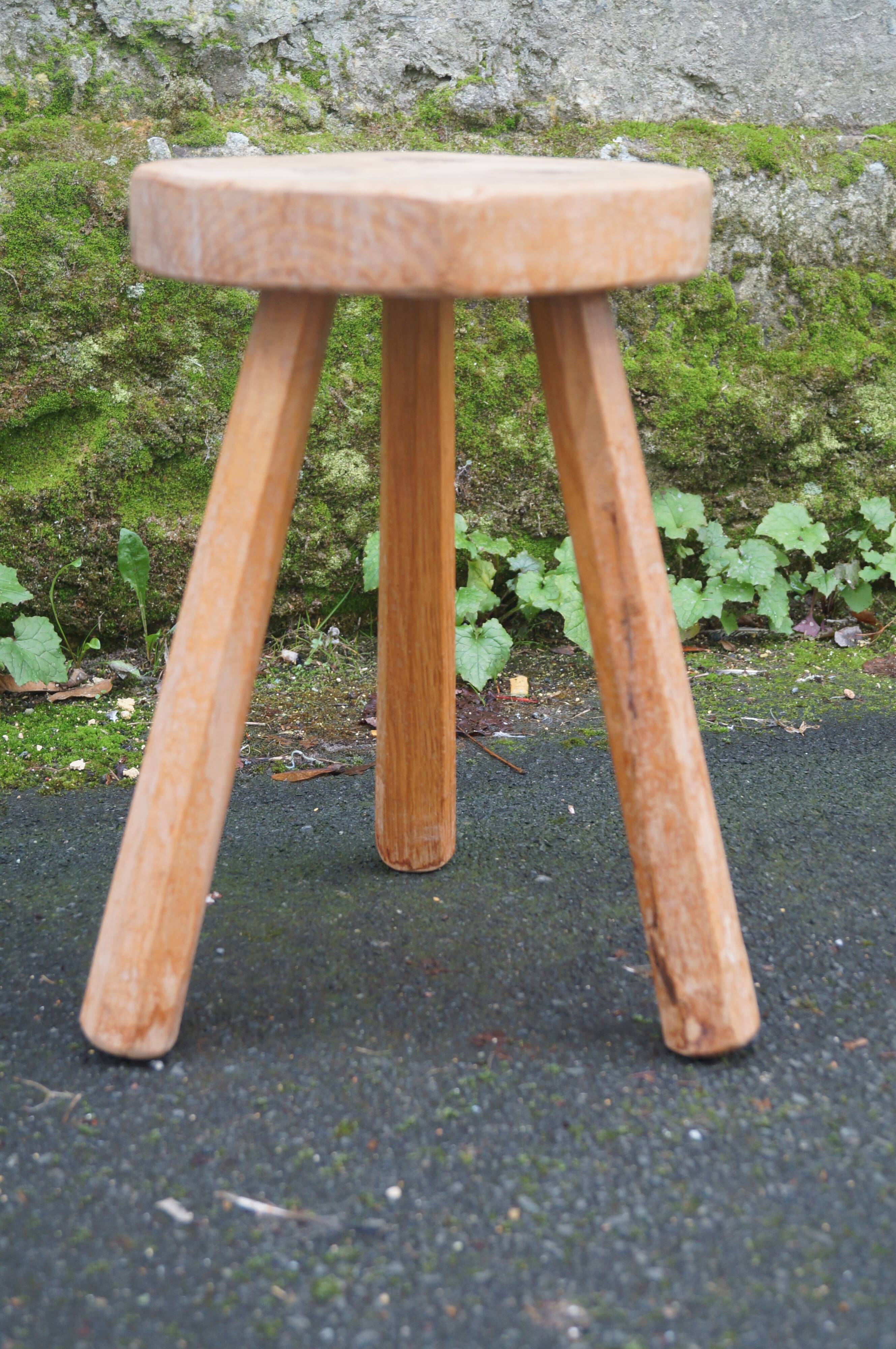 Primitive design stool
