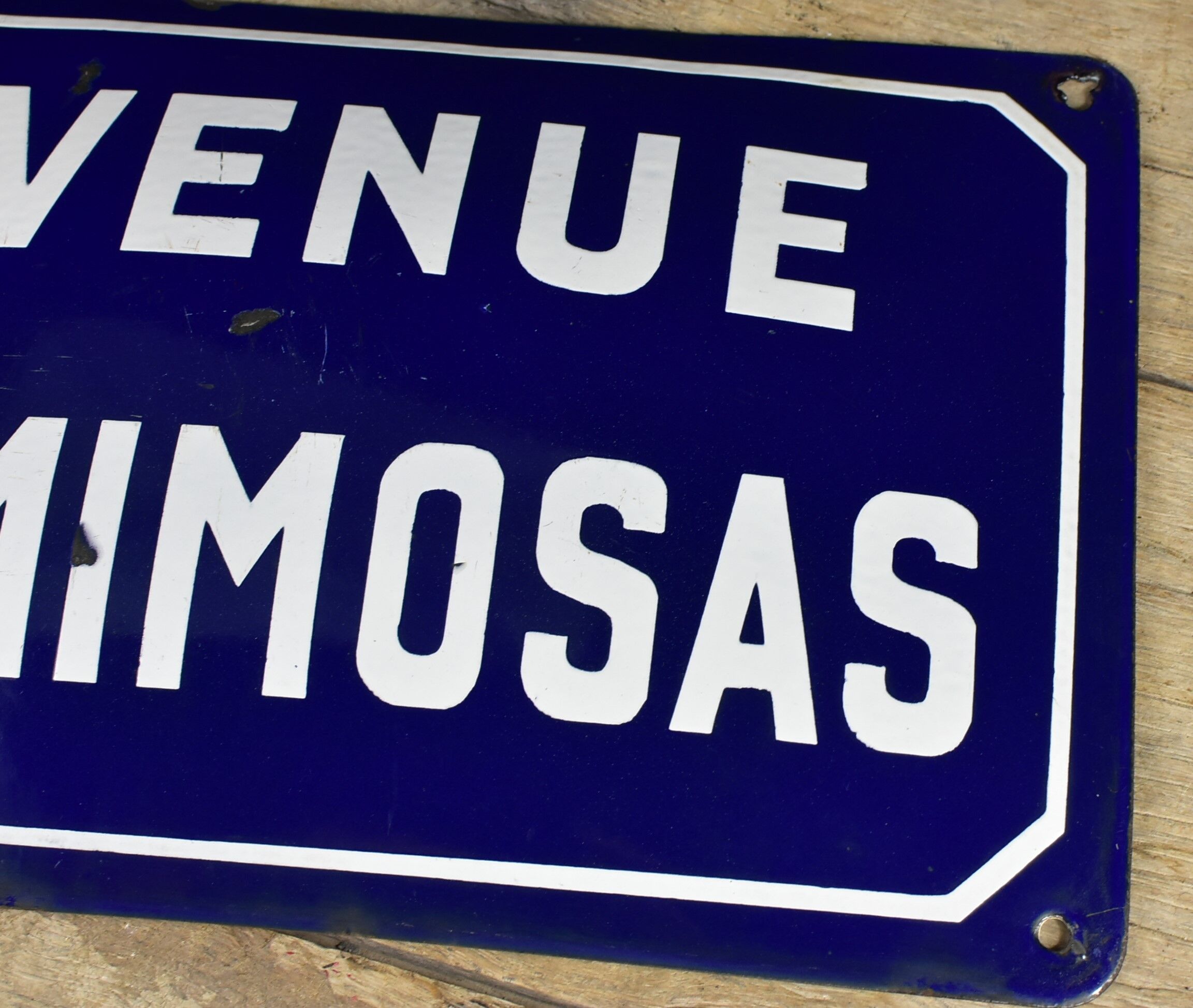 Plaque émaillée bombée de rue "Avenue des Mimosas"