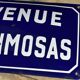 Plaque émaillée bombée de rue "Avenue des Mimosas"