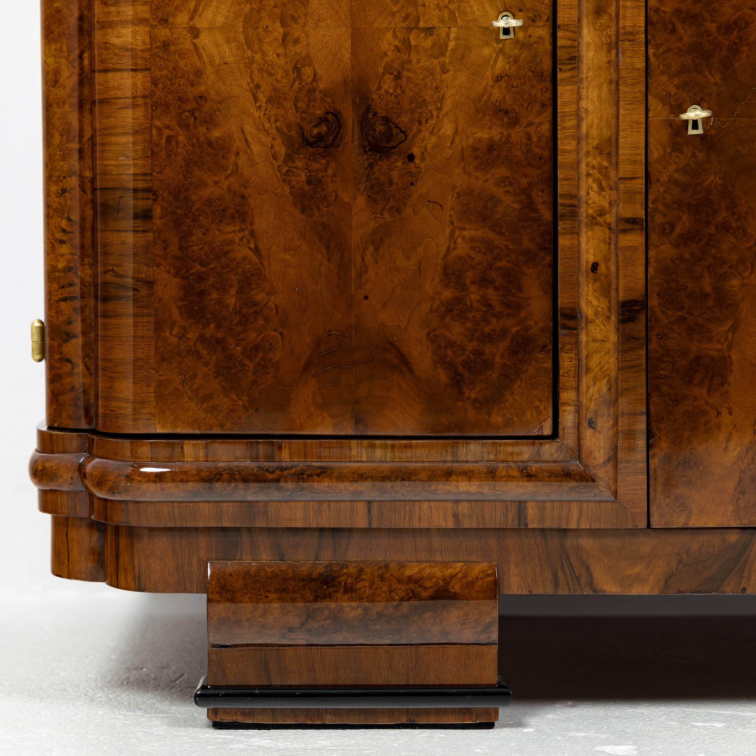 Buffet bas Art Déco en ronce de noyer - 1925-1939