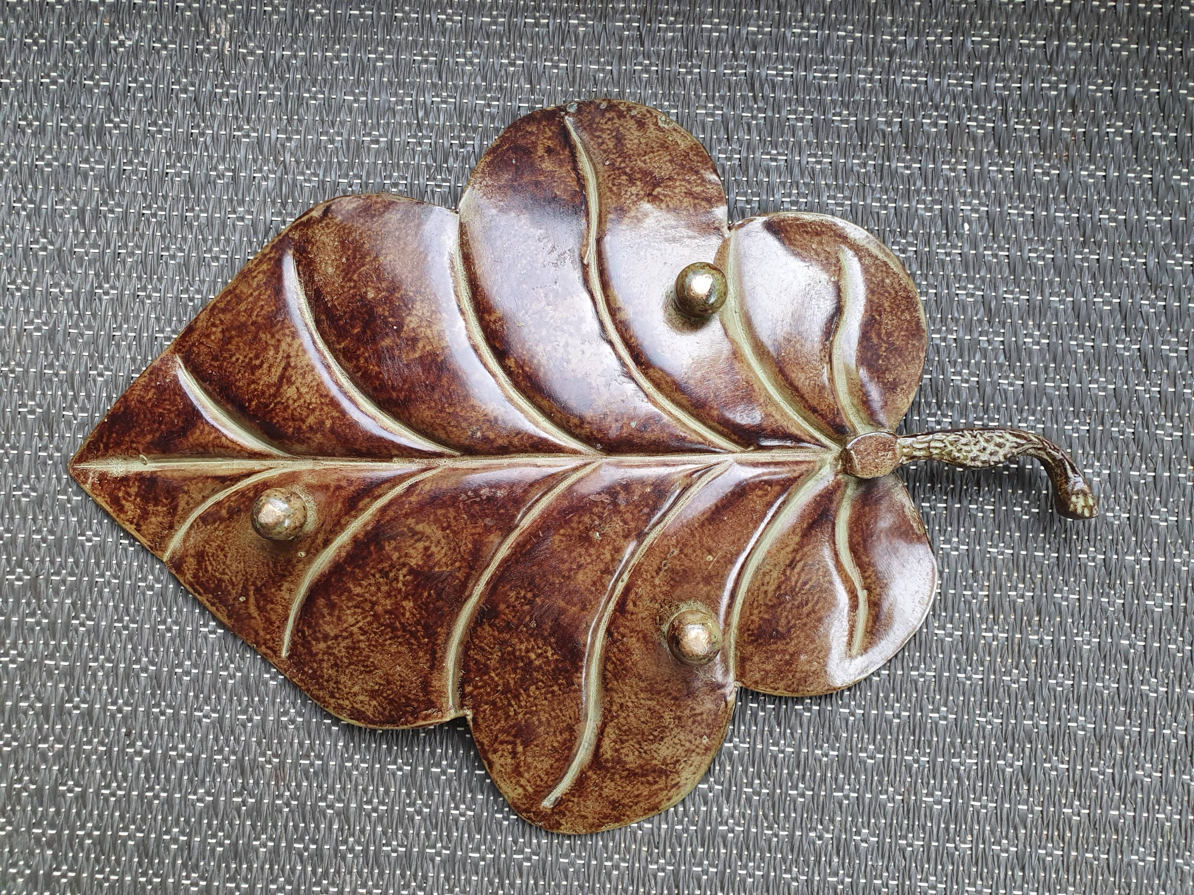 Empty Pocket Big Leaf