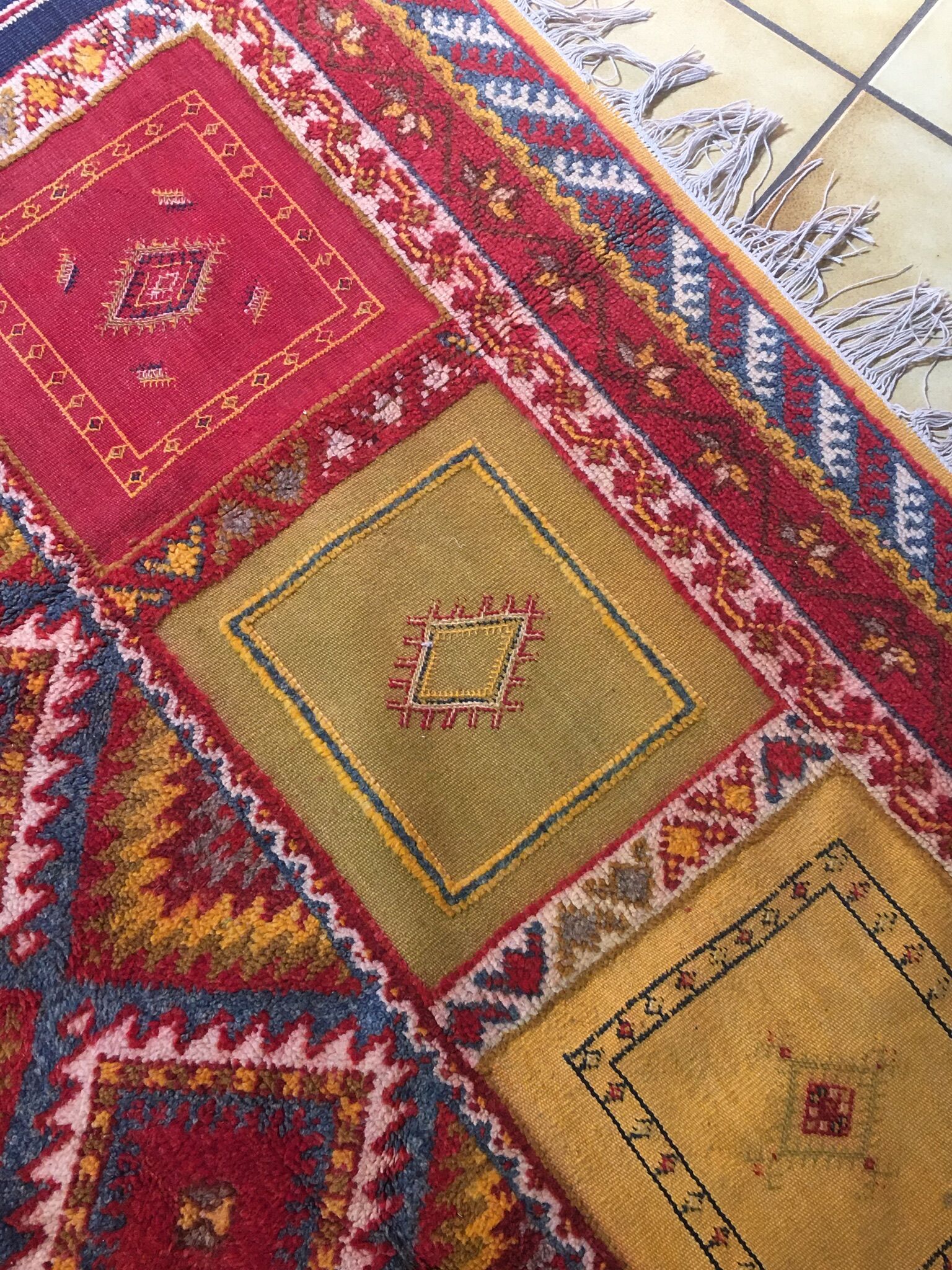 Tapis taznakht berbère coloré