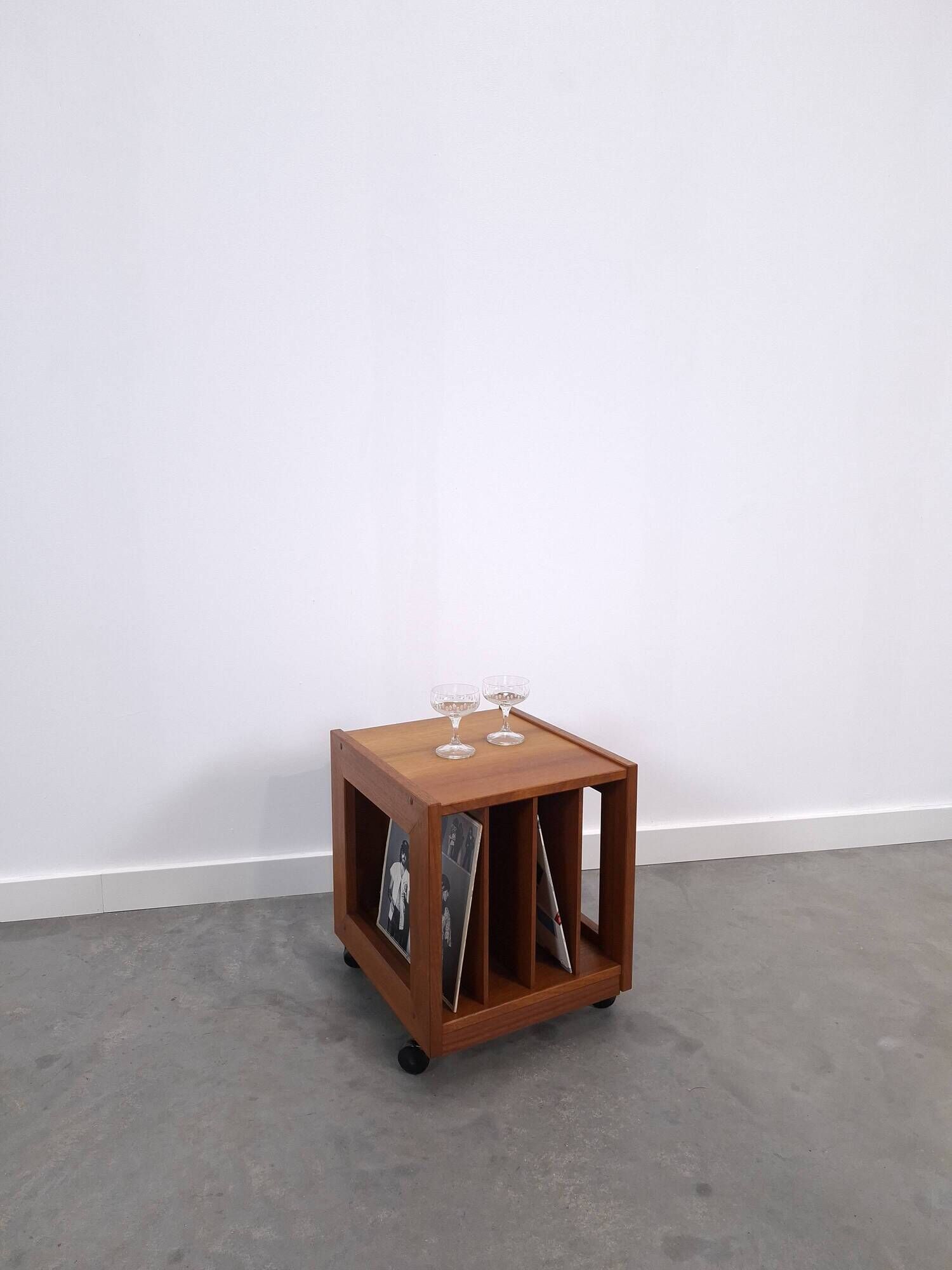 Meuble en teck LP sur roulettes, table d'appoint, table de nuit, armoire 1