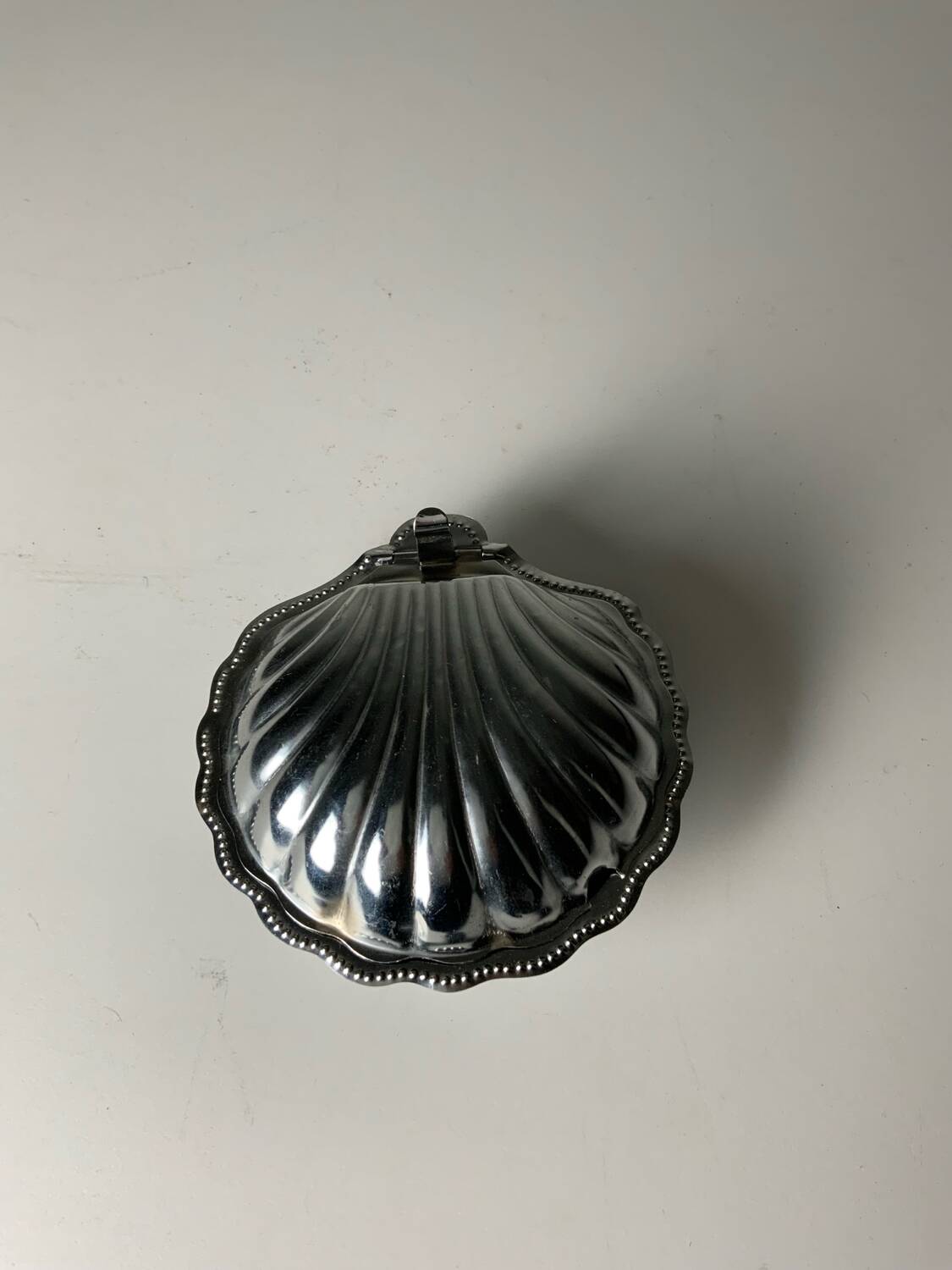 Shellfish butter dish