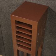 Table d’appoint en bois laqué