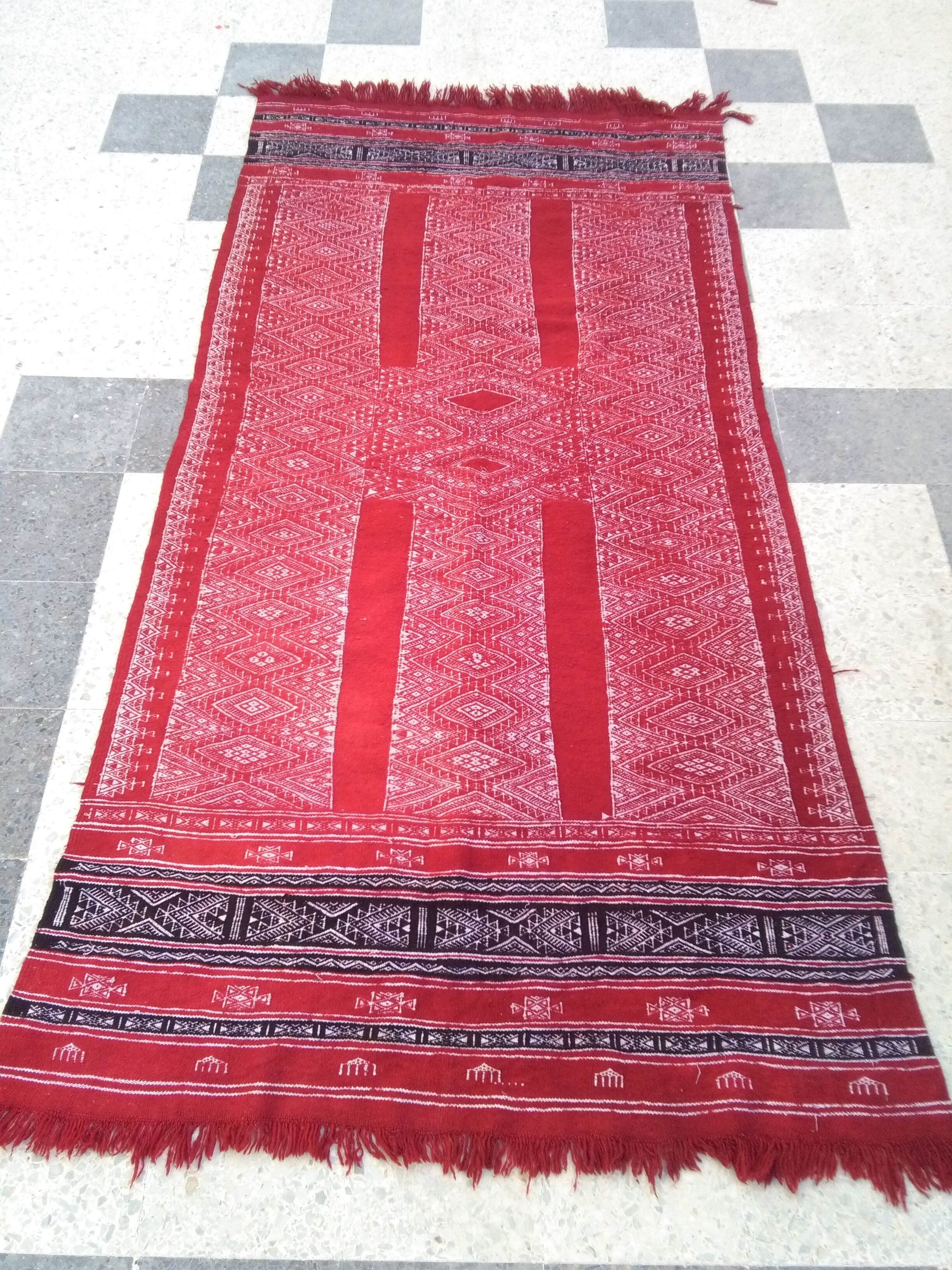 122 x 231 cm handmade Kilim red and white wool
