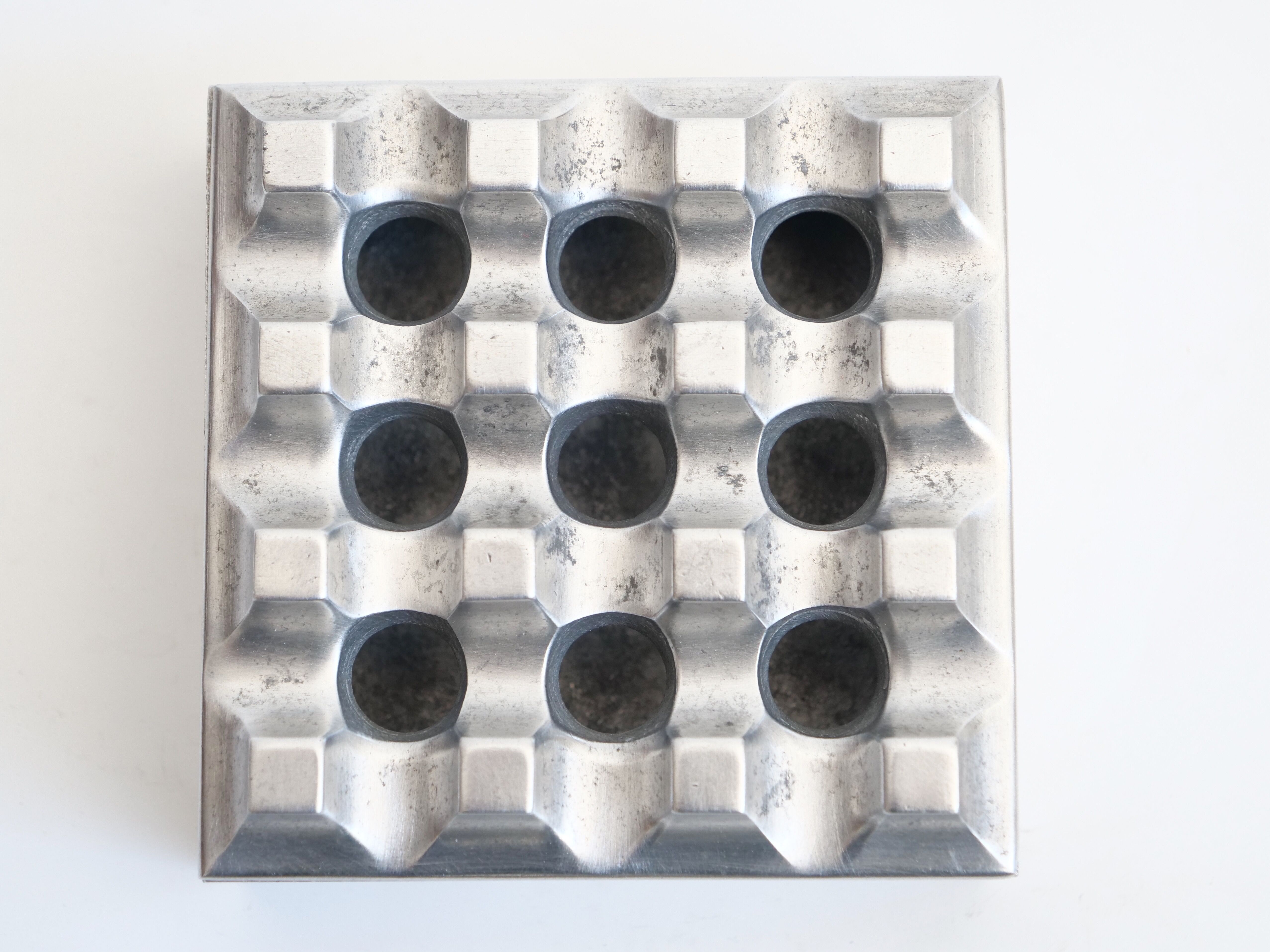 Ashtray of 196 by Swedish designer Holger Backstrom for Industrial Diverse Tin