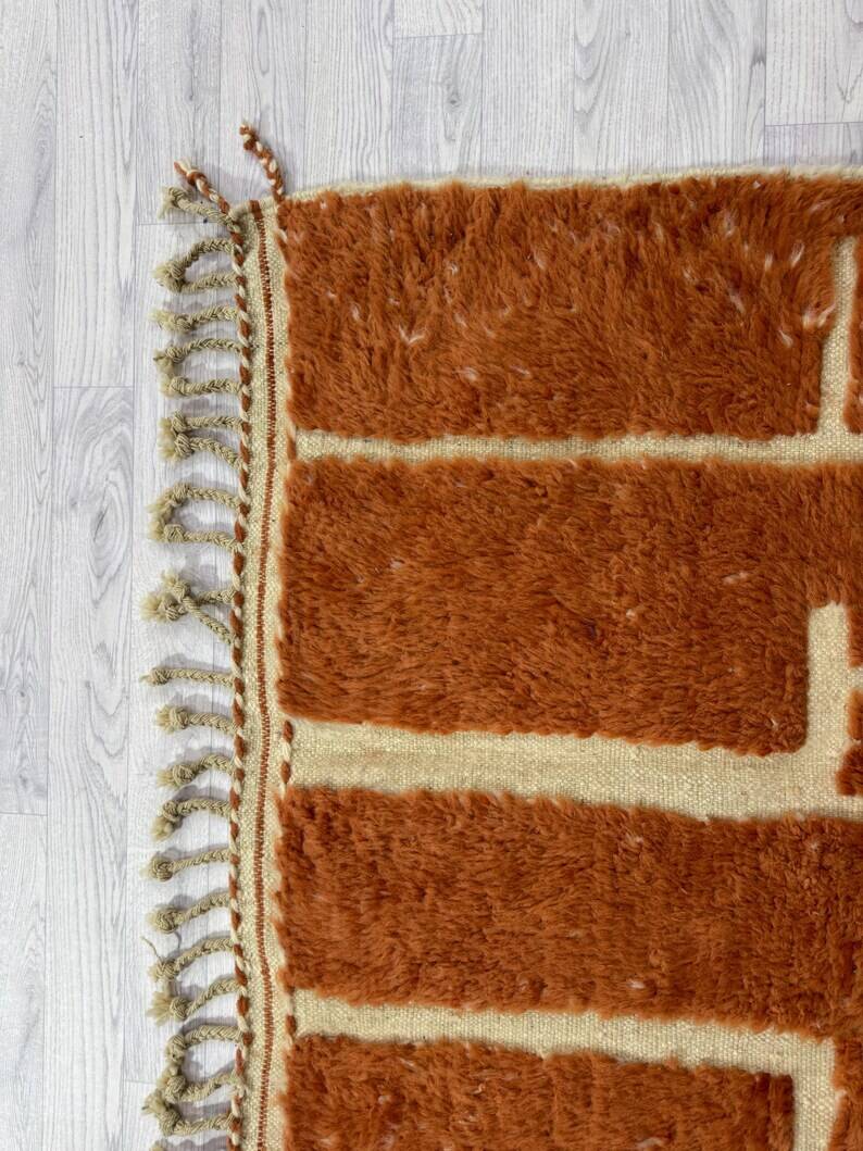 Traditional hand-woven Berber wool rug, size 150 x 250 cm