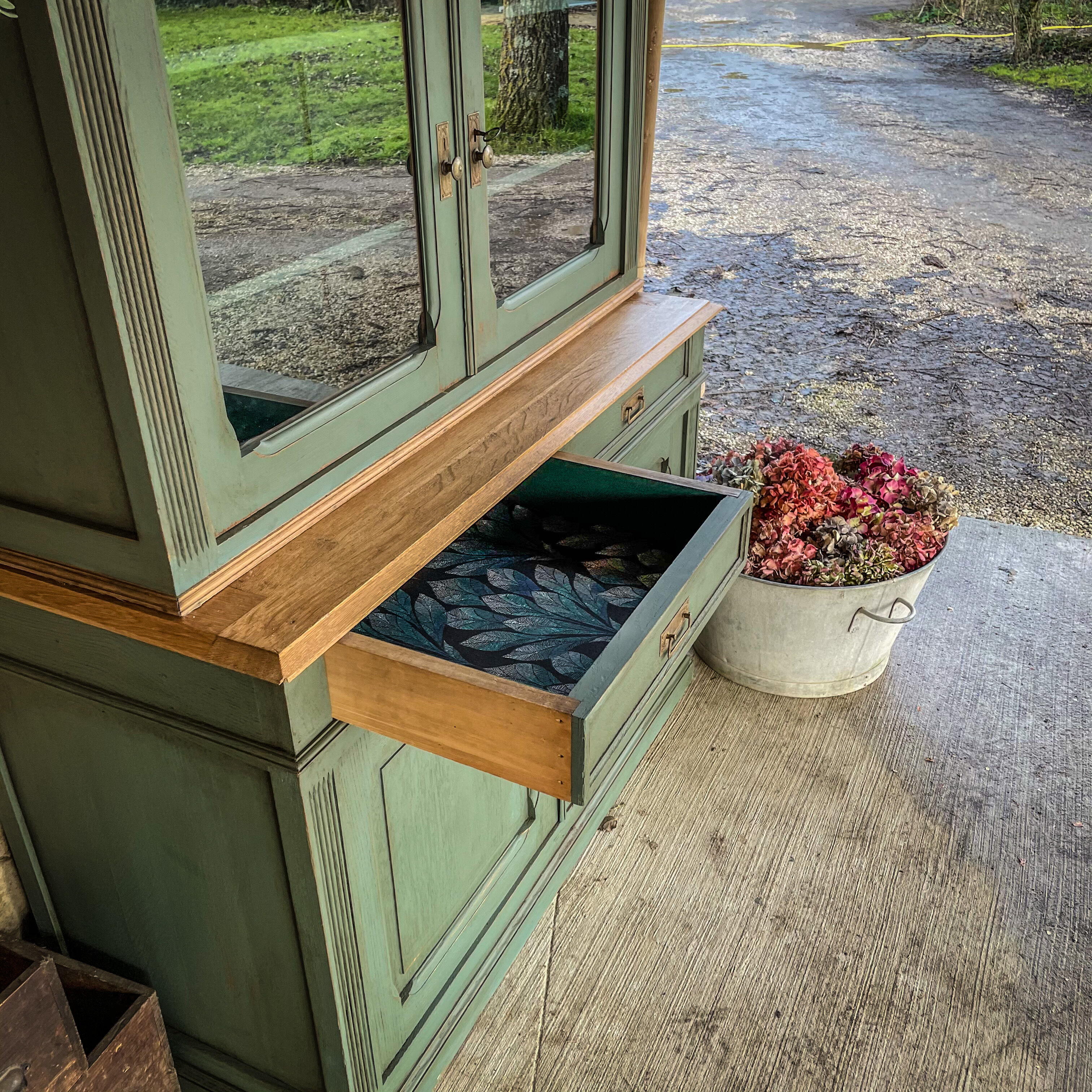 Buffet two bodies blue green oak