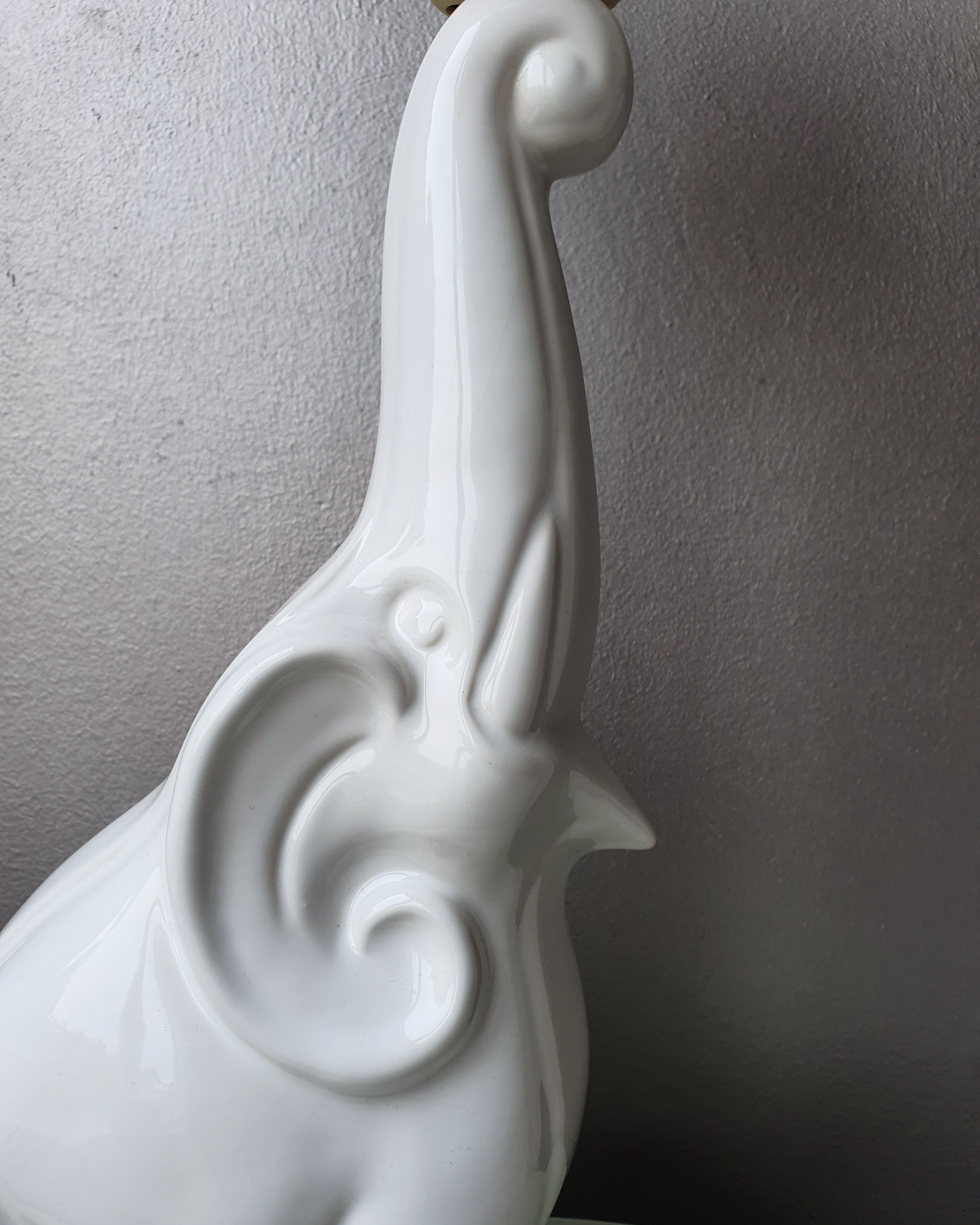 Vintage ceramic elephantlamp/table lamp with bol from the eighties