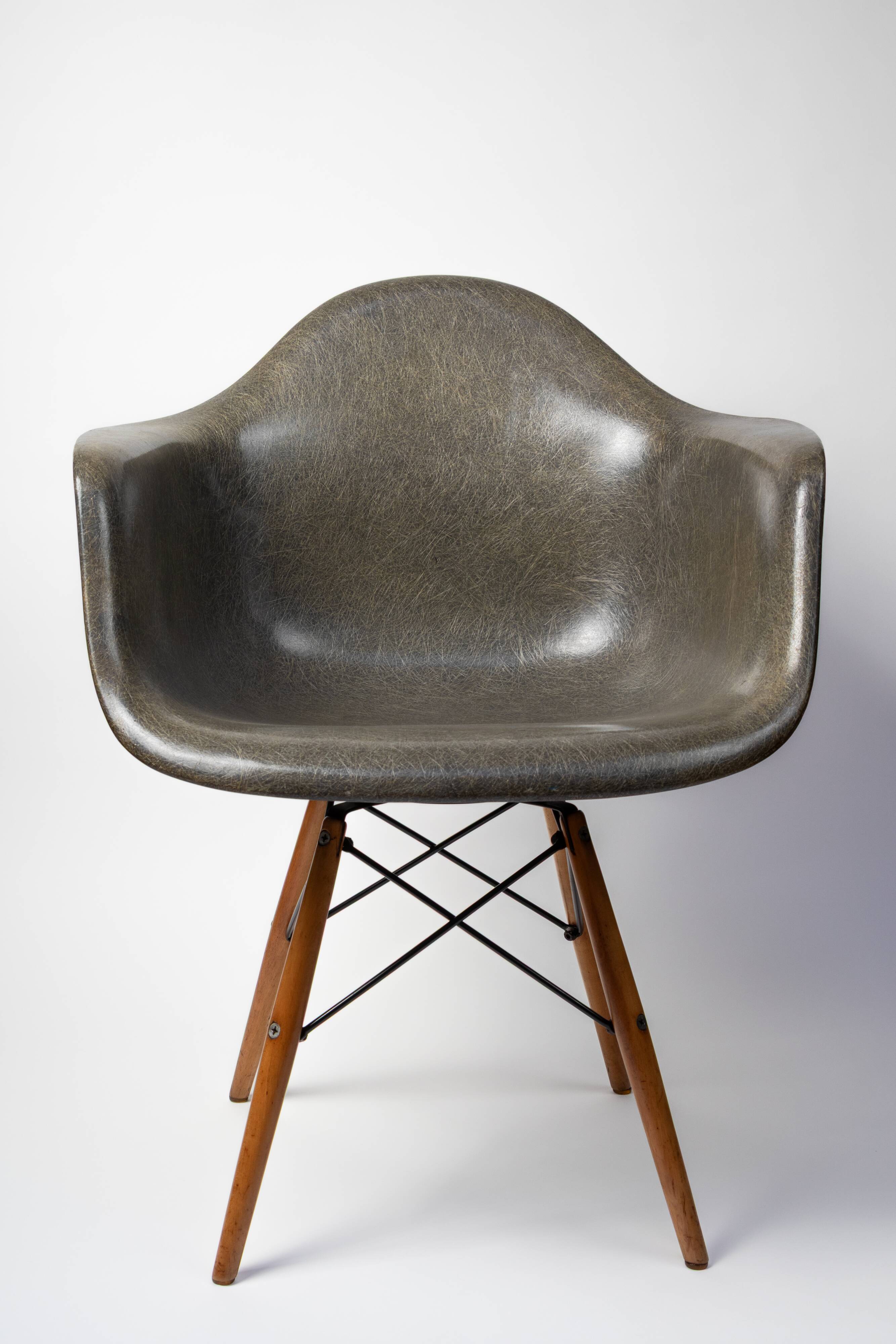 Fauteuil Paw, Charles Eames, fabrication Zenith Plastics pour Herman Miller