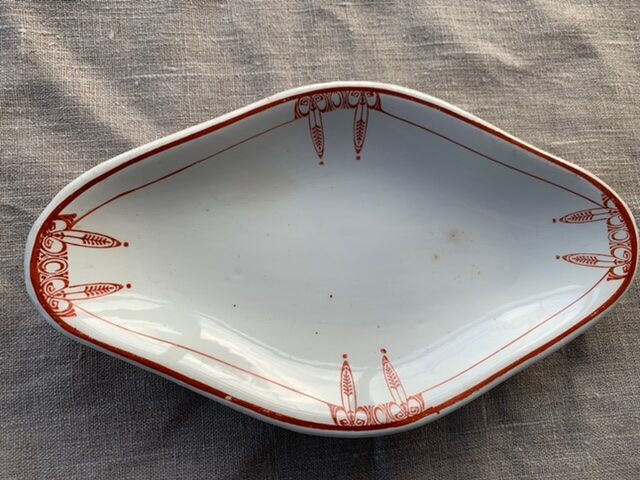 Serving dish in white porcelain art deco mill wolves orchies